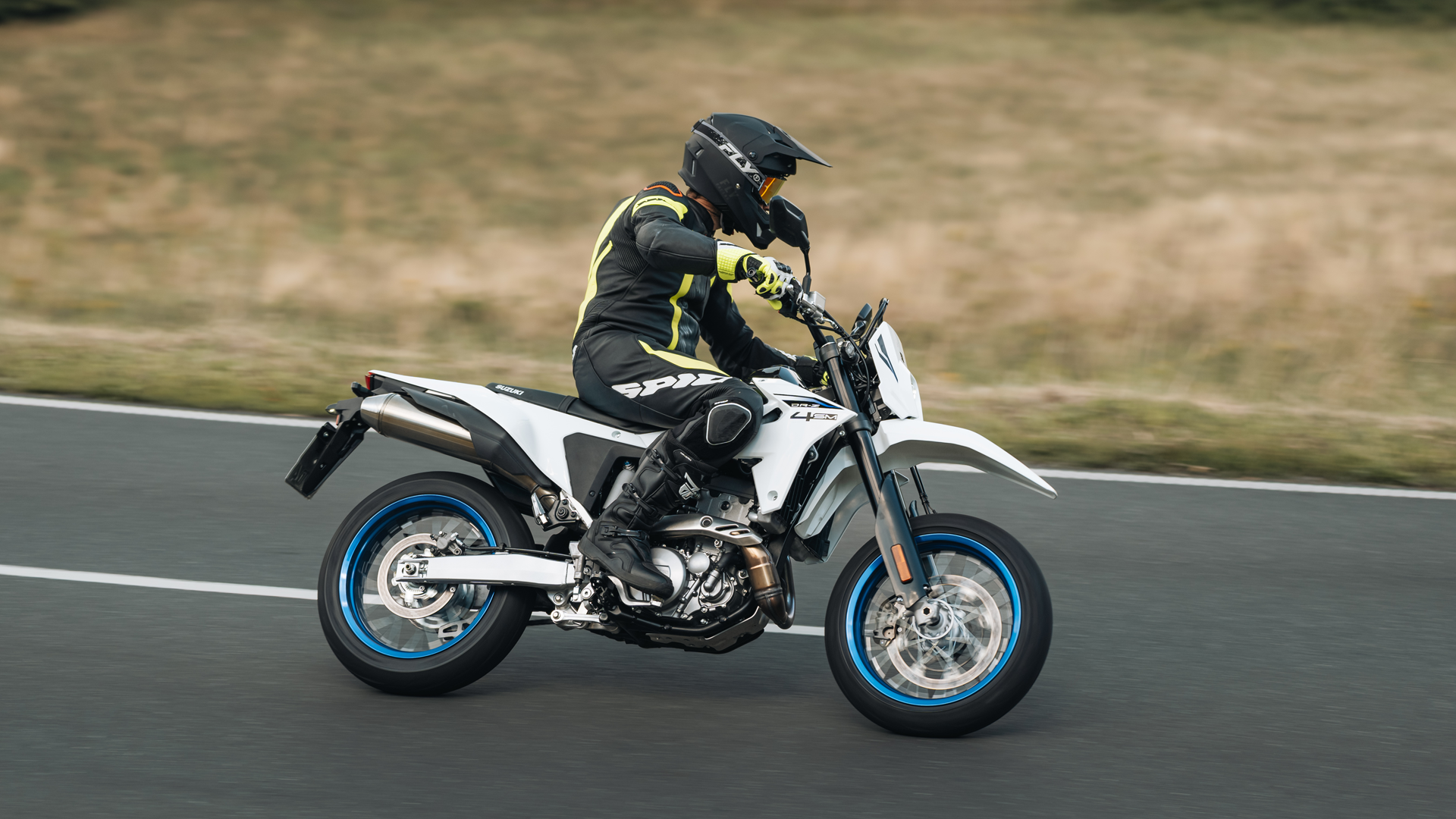 Suzuki DR Z4SM 2025 Accion (6)
