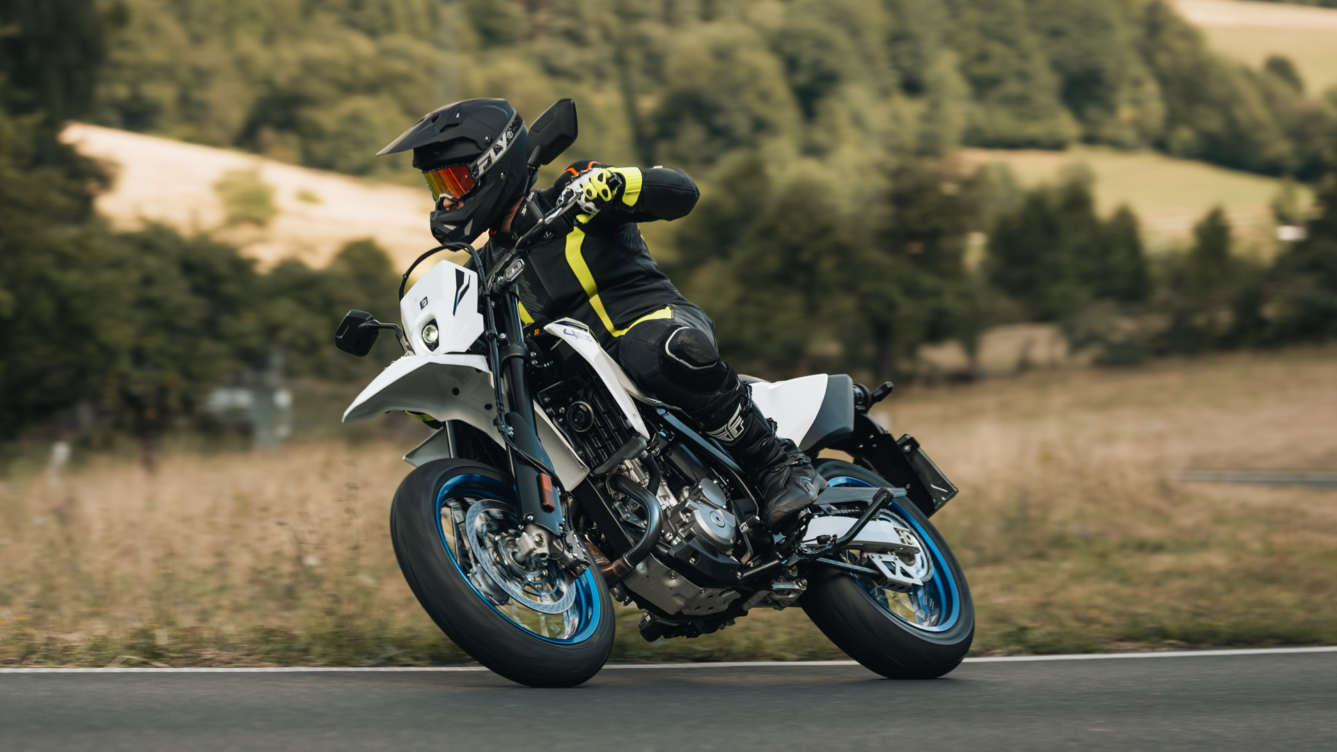 Suzuki DR Z4SM 2025 Accion (9)