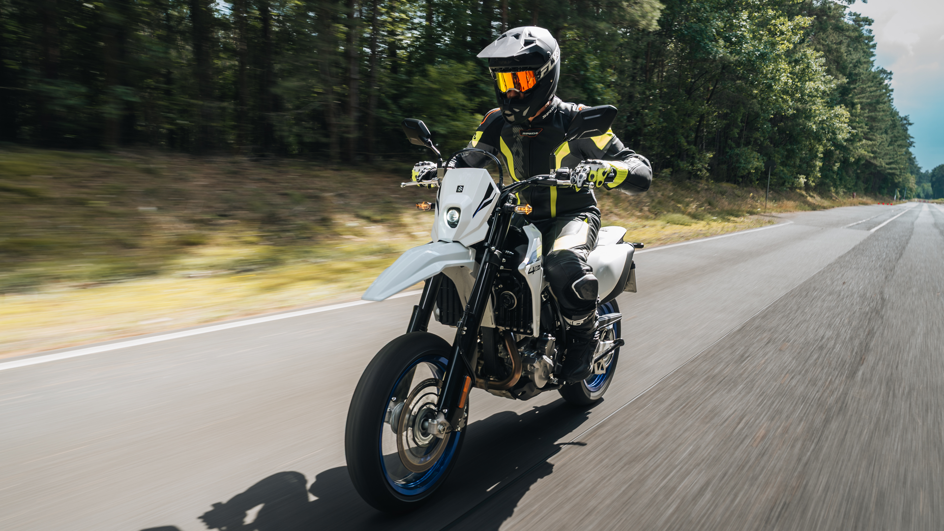 Suzuki DR Z4SM 2025 Accion (16)