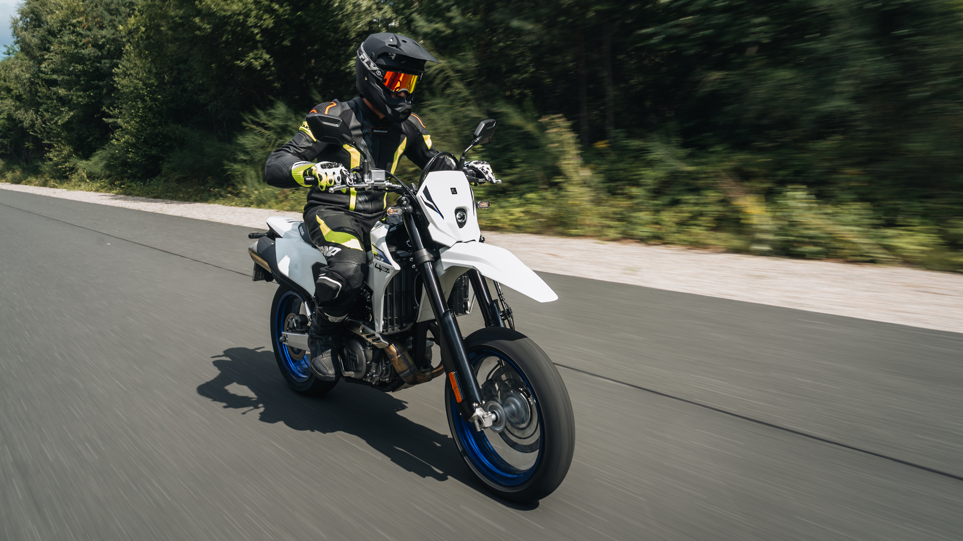Suzuki DR Z4SM 2025 Accion (20)