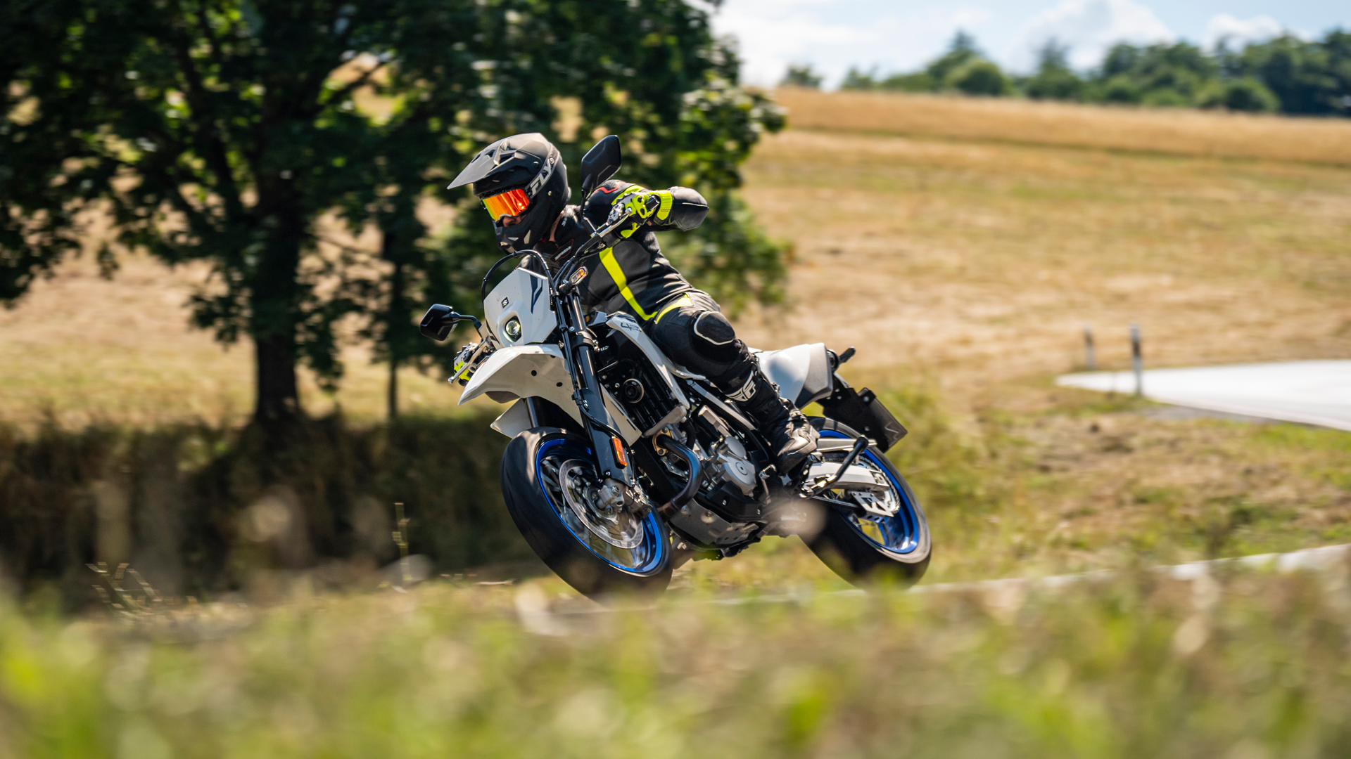 Suzuki DR Z4SM 2025 Accion (46)