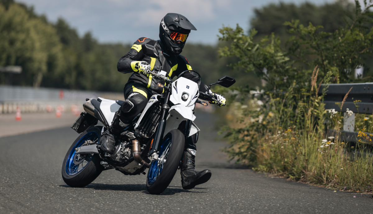 Suzuki DR Z4SM 2025 Accion (33)