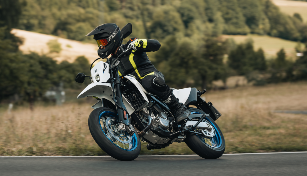 Suzuki DR Z4SM 2025 Accion (9)