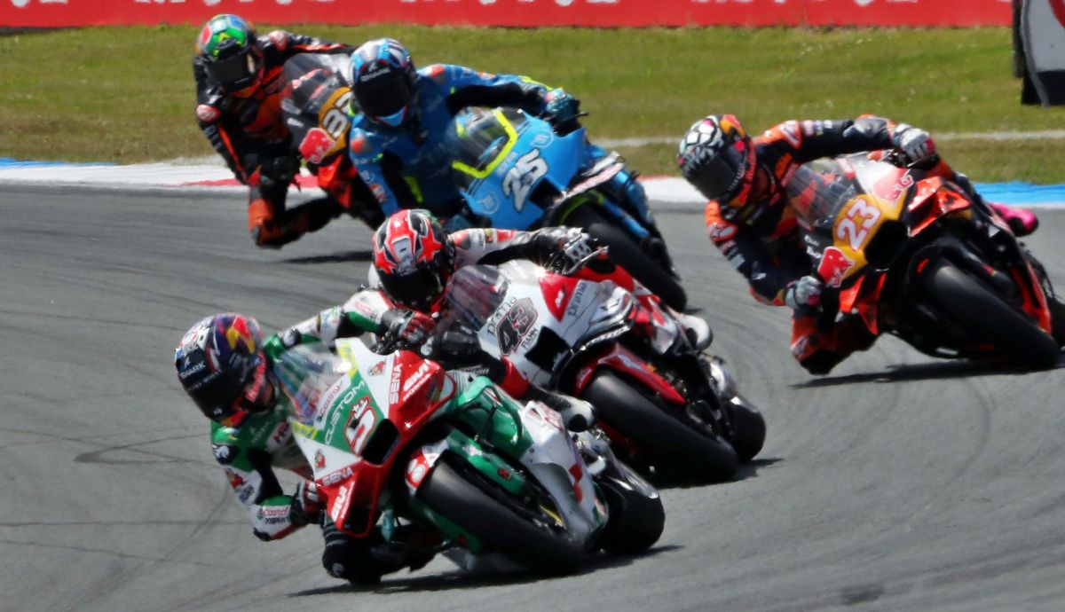 Johann Zarco, Jack Miller, Enea Bastianini, Raúl Fernández y Brad Binder en MotoGP 2025