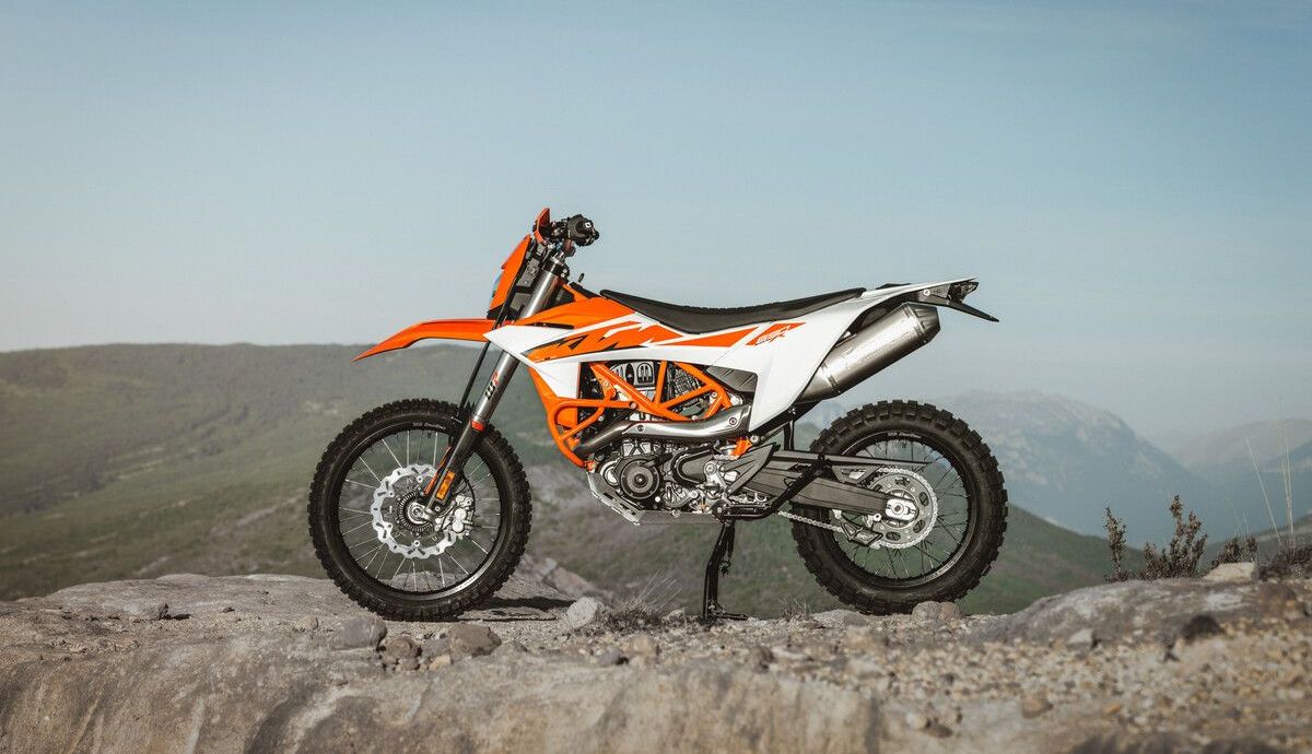 2026 KTM 690 SMC R & 690 ENDURO R 8