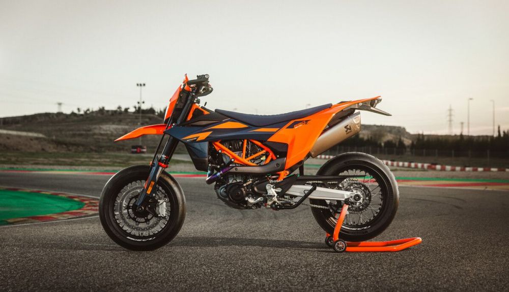 2026 KTM 690 SMC R & 690 ENDURO R 16