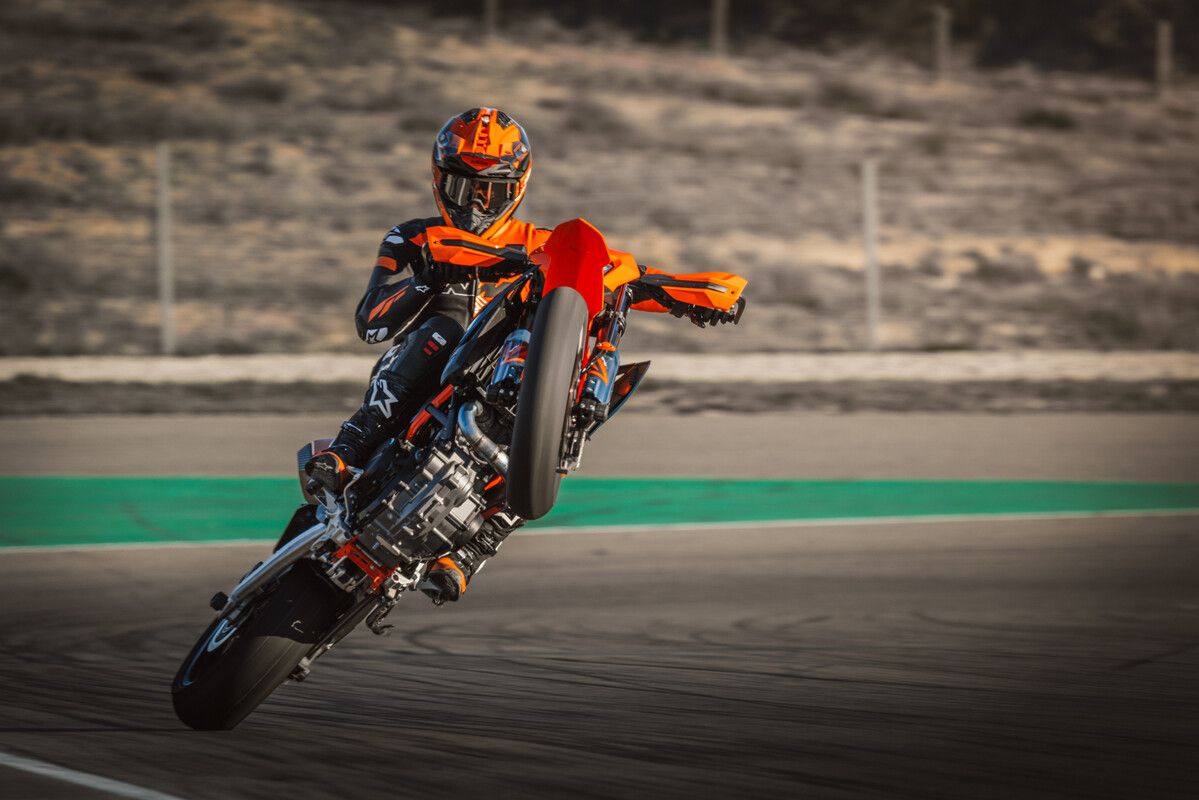 2026 KTM 690 SMC R & 690 ENDURO R 14
