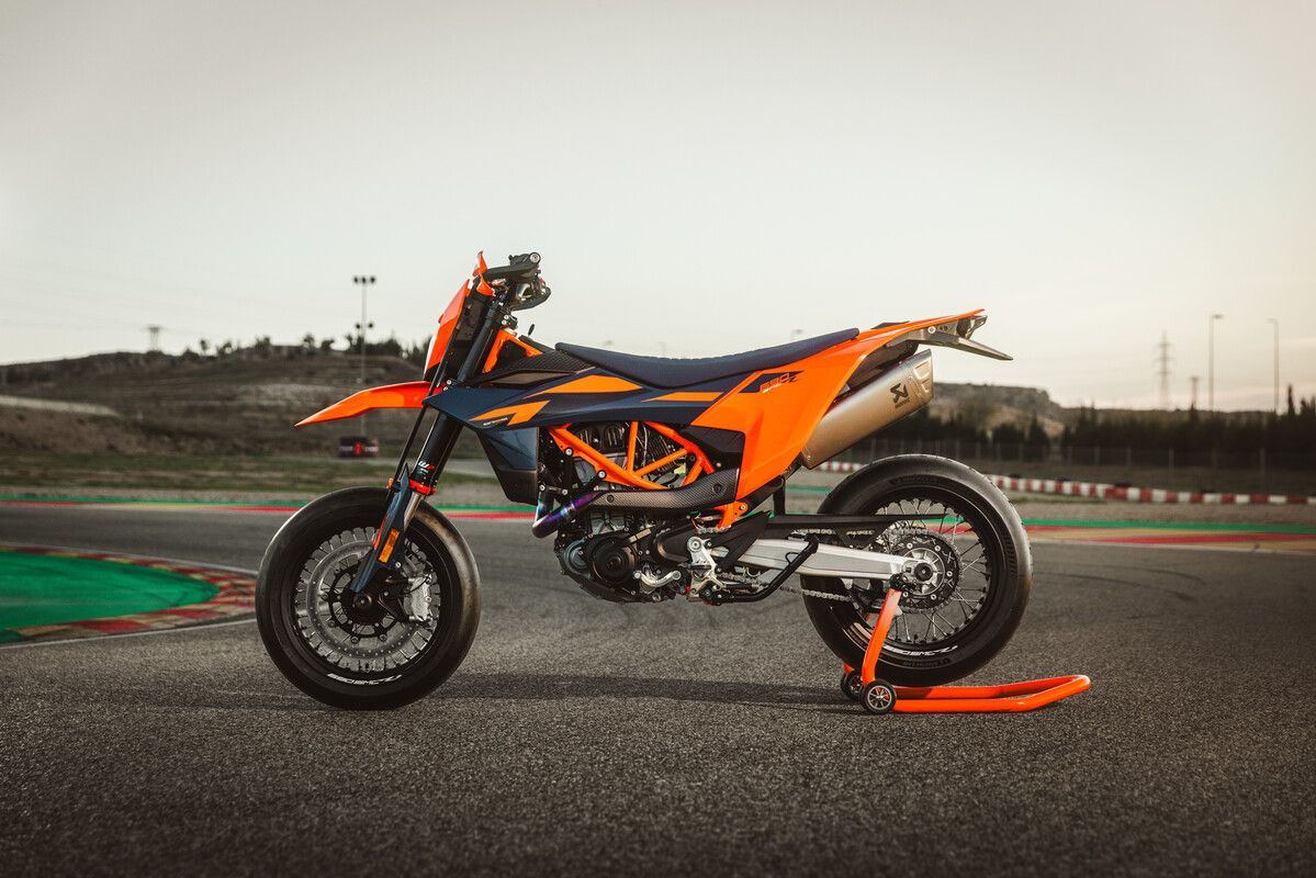 2026 KTM 690 SMC R & 690 ENDURO R 16