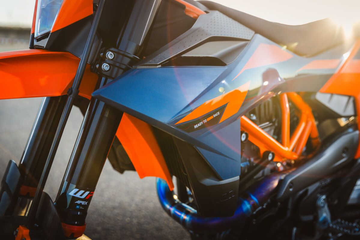2026 KTM 690 SMC R & 690 ENDURO R 17