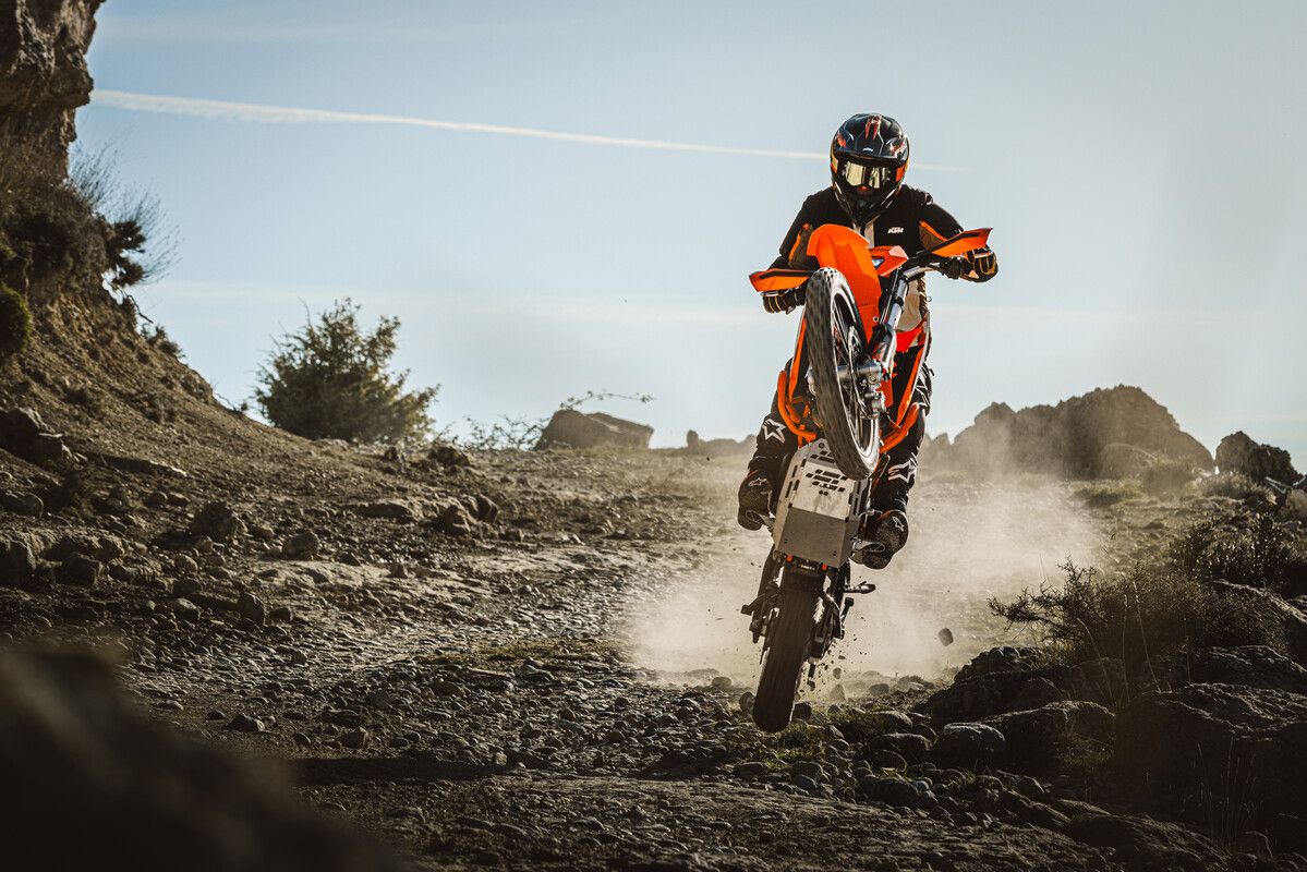 2026 KTM 690 SMC R & 690 ENDURO R 2