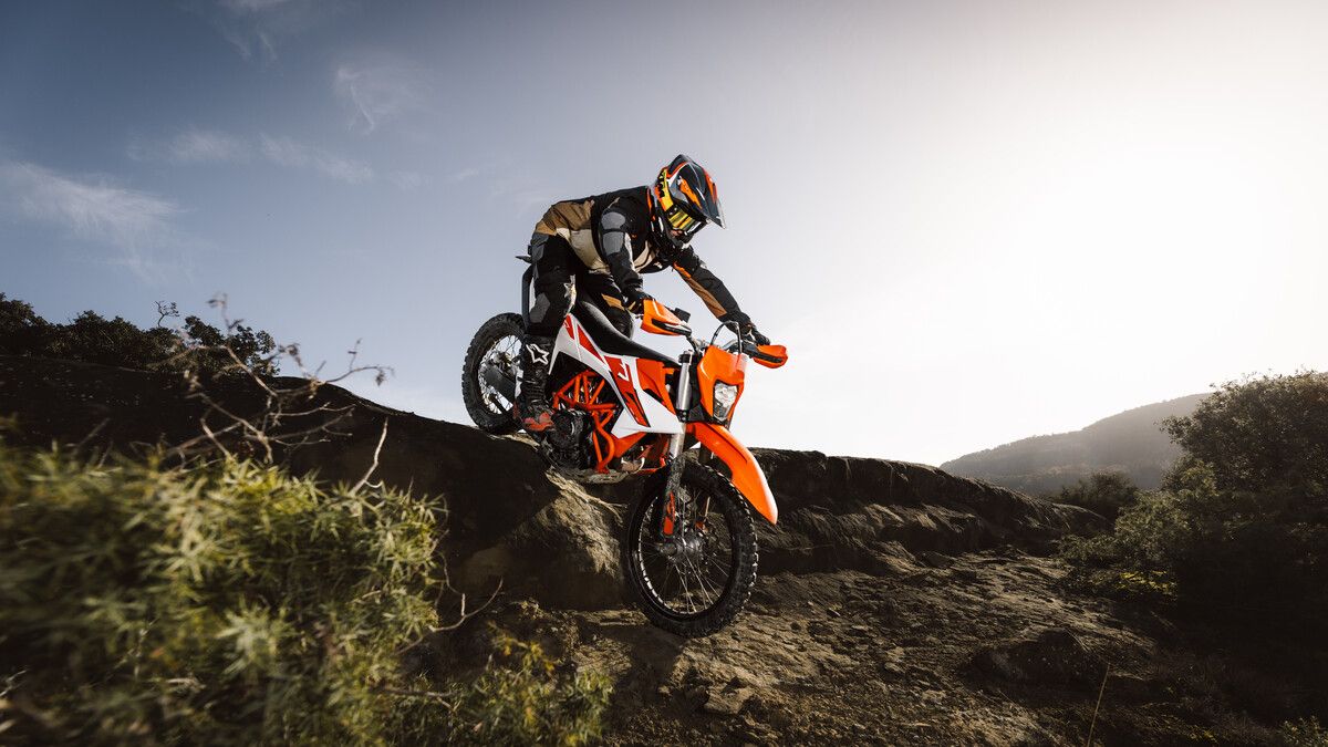 2026 KTM 690 SMC R & 690 ENDURO R 3