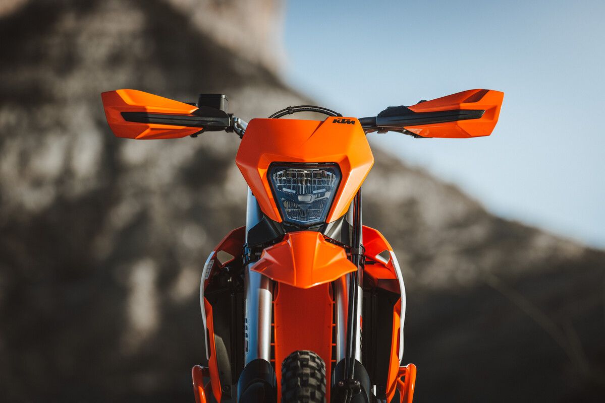 2026 KTM 690 SMC R & 690 ENDURO R 6