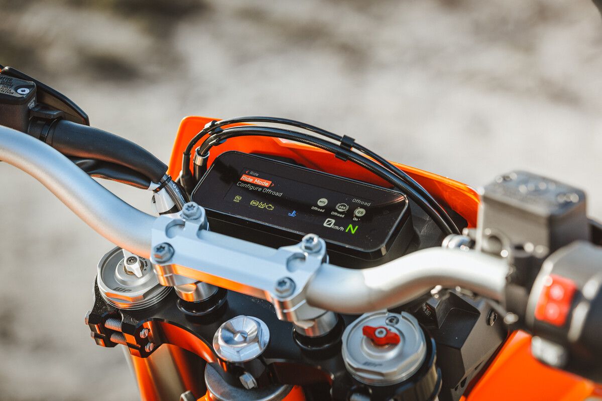 2026 KTM 690 SMC R & 690 ENDURO R 7