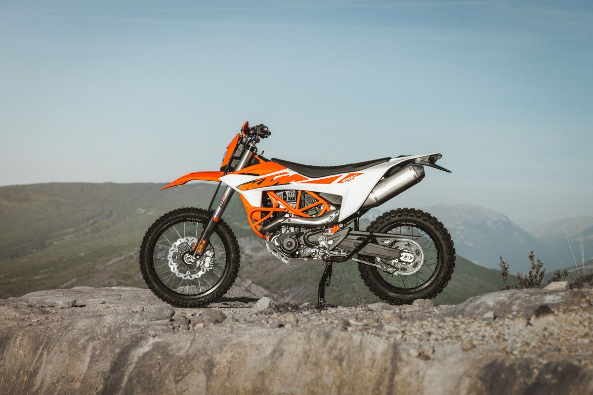 2026 KTM 690 SMC R & 690 ENDURO R 8