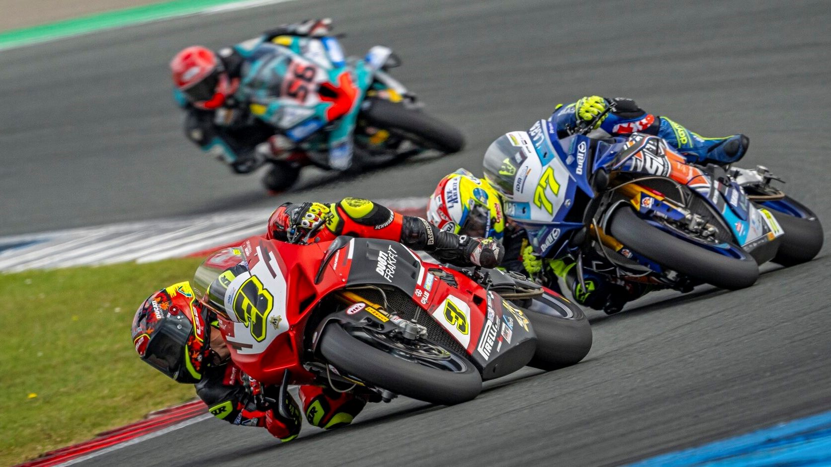 Lukas Tulovic se pone líder del IDM tras repartirse las victorias con el wild card Dominique Aegerter