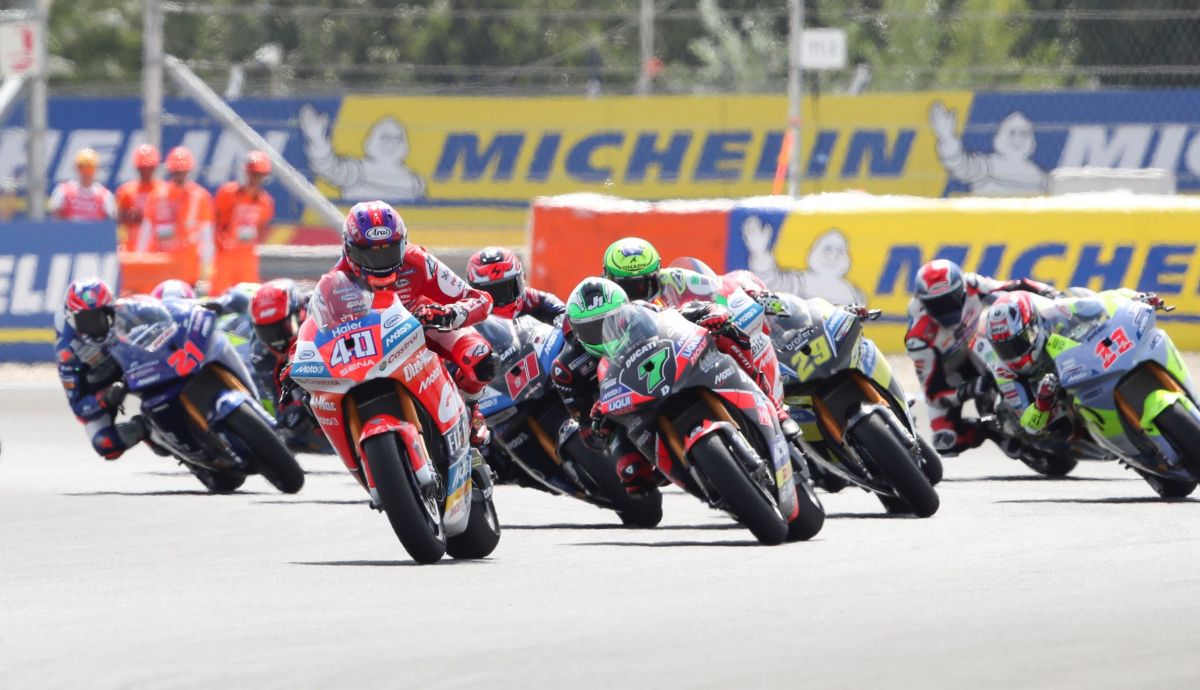 Mattia Casadei lidera al comienzo de la carrera en Hungría Mattia Casadei lidera al comienzo de la carrera en Hungría