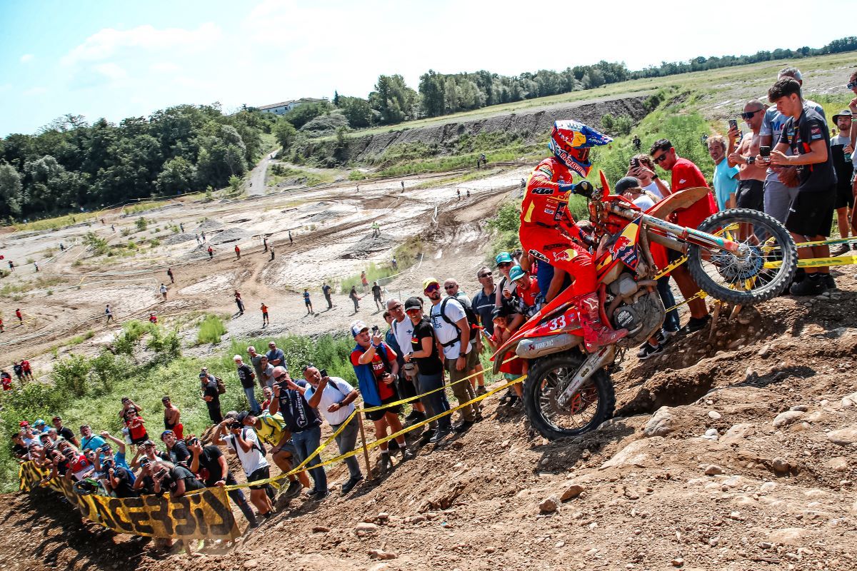 ISDE ITALIA 2025. Segundo día. Josep García sigue volando. Italia manda en Trofeo y Junior.