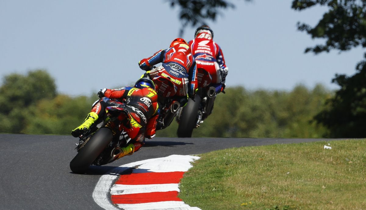 Tommy Bridewell lidera por delante de Andrew Irwin y Kyle Ryde Tommy Bridewell lidera por delante de Andrew Irwin y Kyle Ryde