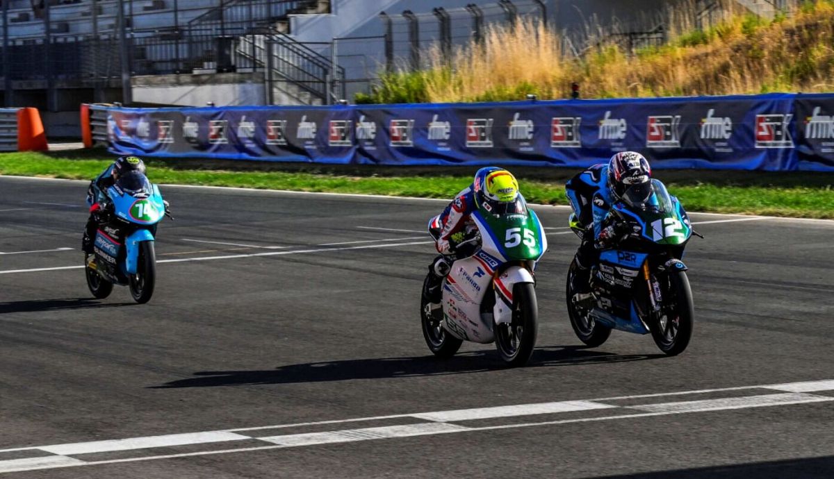 José Luis Cagigas y François Florian ganaron en Moto4 José Luis Cagigas y François Florian ganaron en Moto4