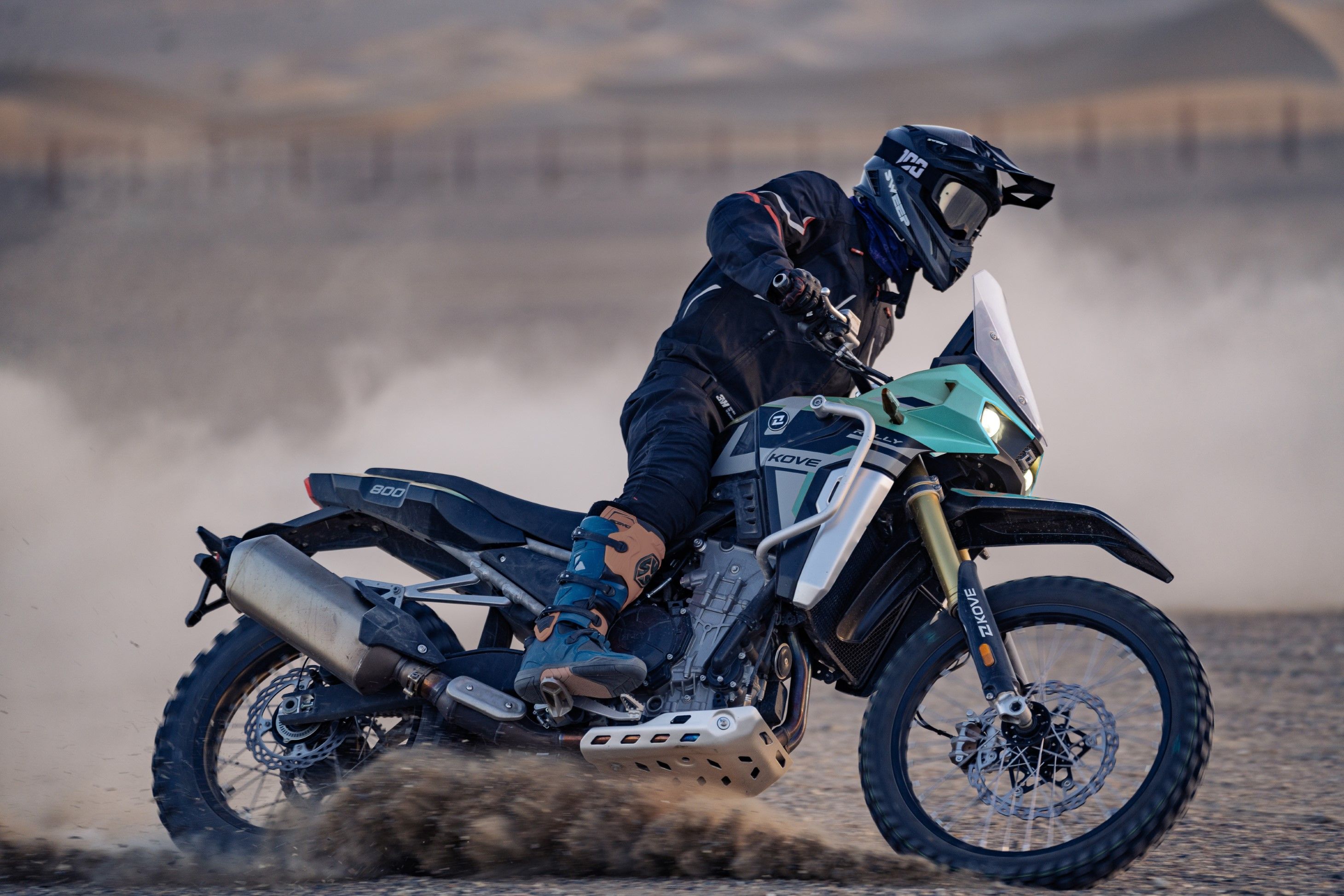 KOVE 800X Rally. La trail media más ligera entre las de su segmento.