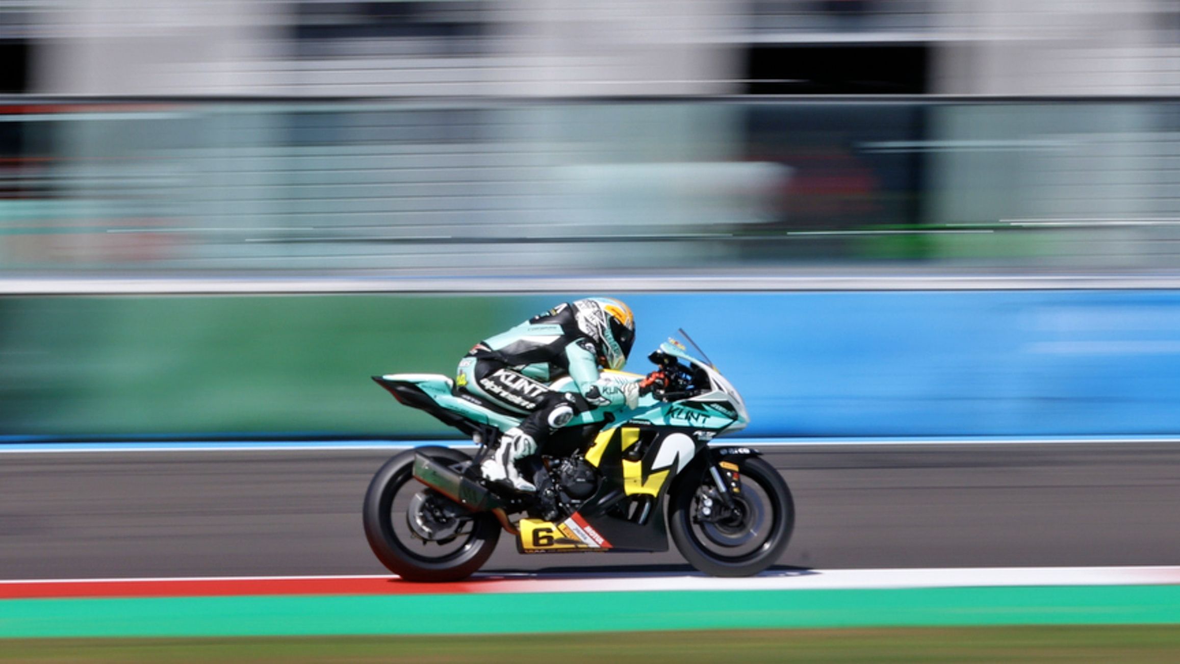 María Herrera se ha llevado la victoria en la primera carrera de Magny Cours