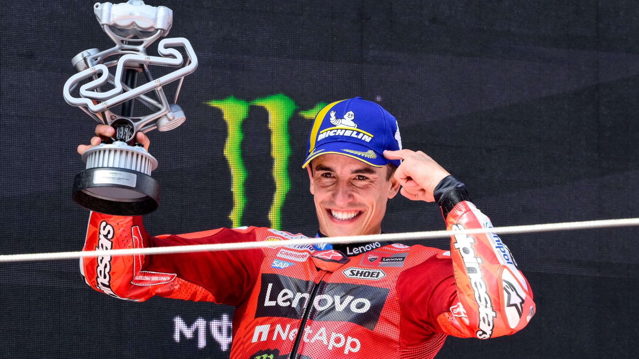 Marc Márquez celebra su podio en el Gran Premio de Catalunya de MotoGP 2025