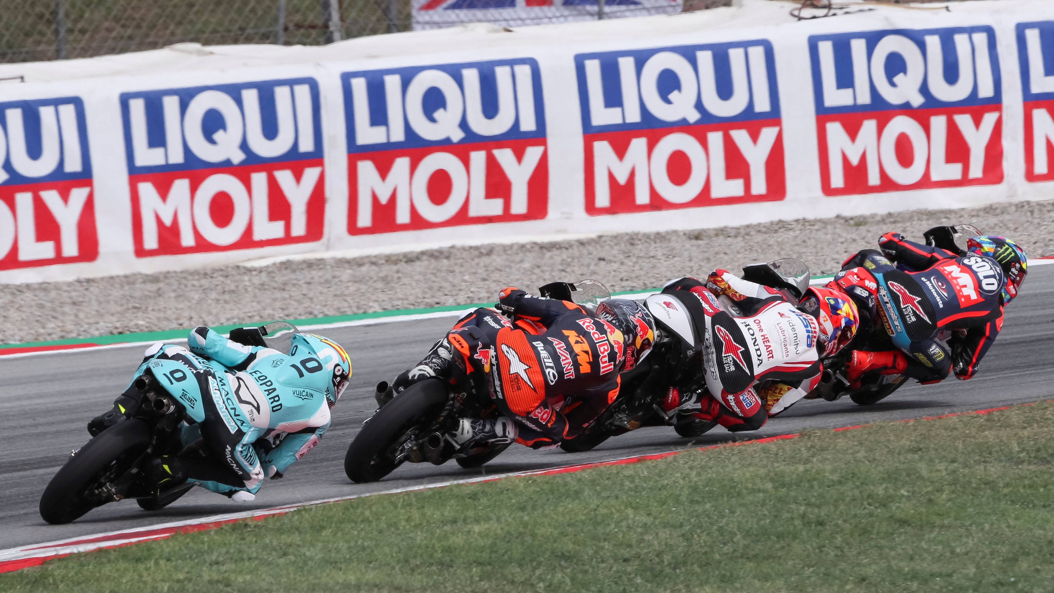 Ángel Piqueras seguido por Taiyo Furusato, José Antonio Rueda y David Almansa, Moto3 Catalunya 2025