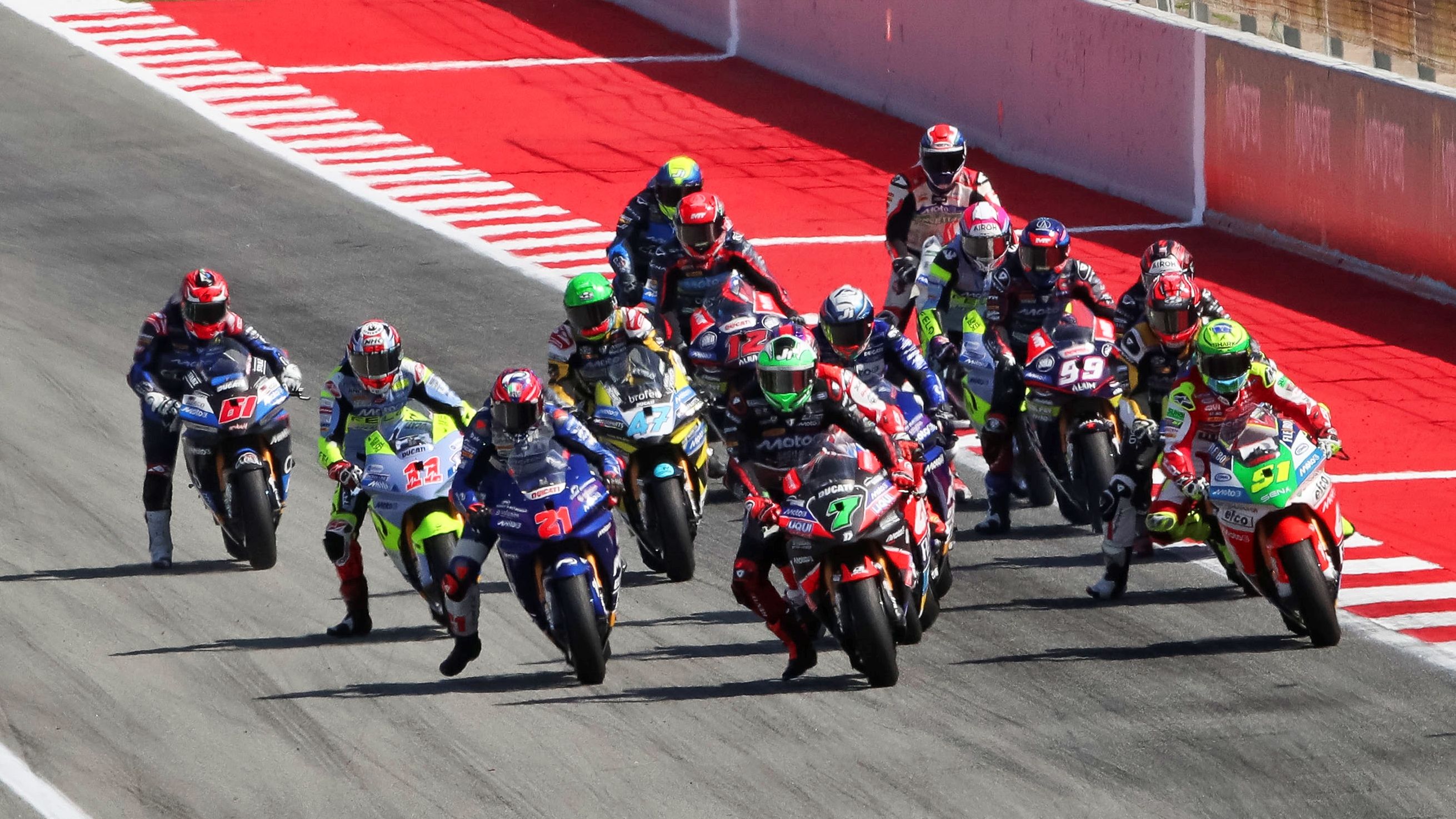 Salida de la carrera de MotoE en Catalunya