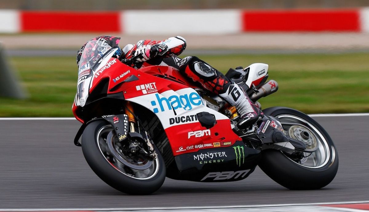 Scott Redding se llevó la carrera del sábado en Donington