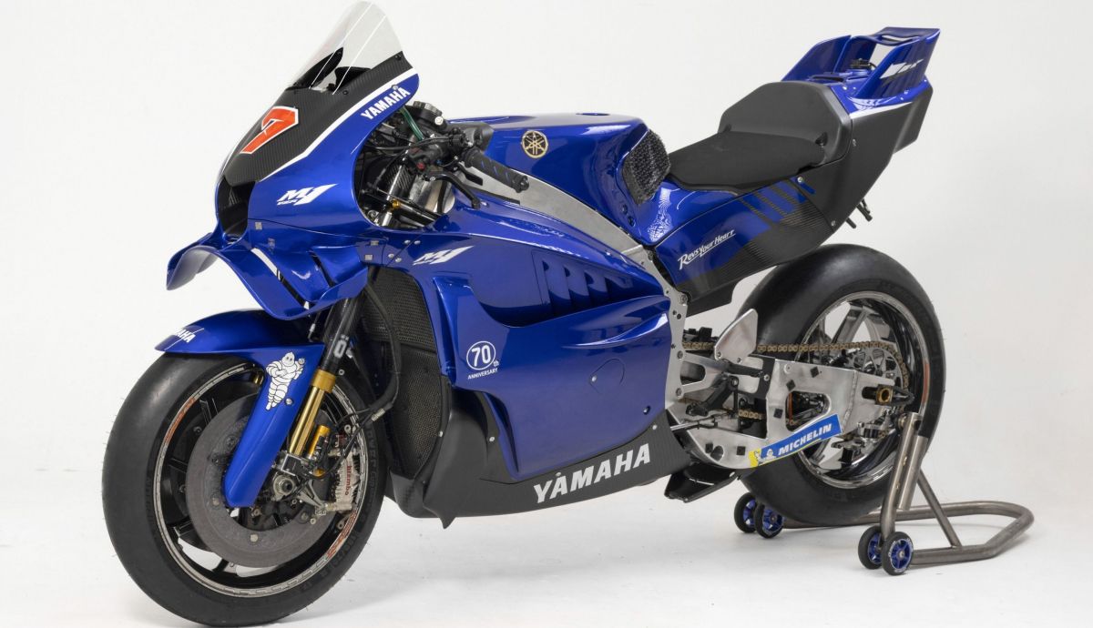 Perfil derecho de la Yamaha YZR M1 con el motor V4 que llevará el probador Augusto Fernández en su wild card en Misano Perfil derecho de la Yamaha YZR M1 con el motor V4 que llevará el probador Augusto Fernández en su wild card en Misano