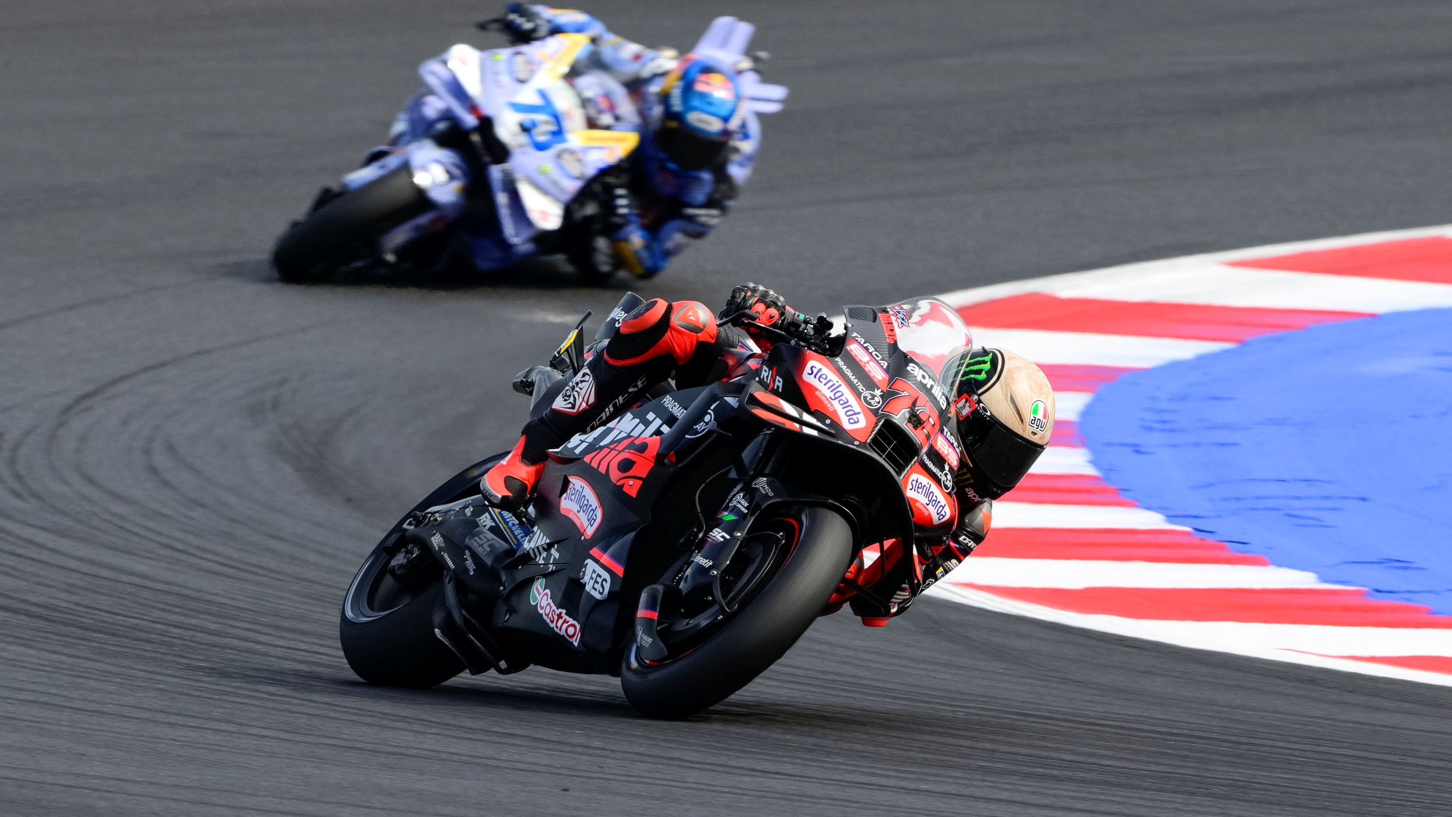 Marco Bezzecchi ha ganado el Sprint de Misano ante Álex Márquez