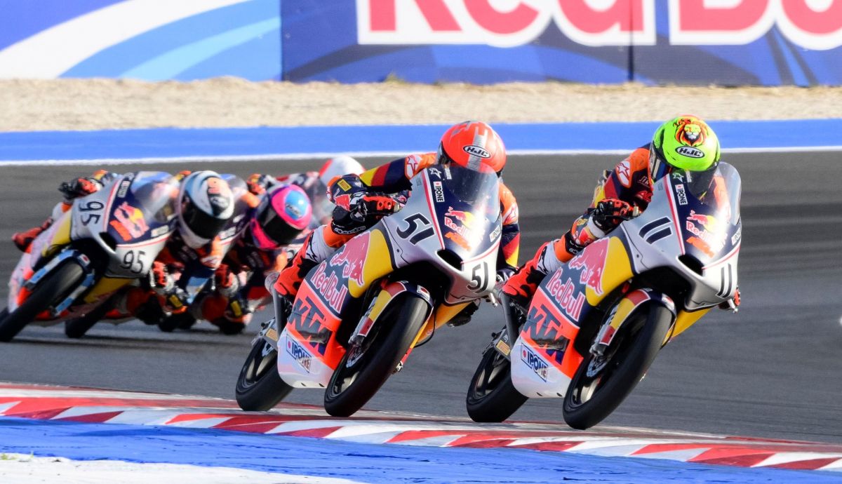 David González logró su primer triunfo en la MotoGP Rookies Cup ante Brian Uriarte