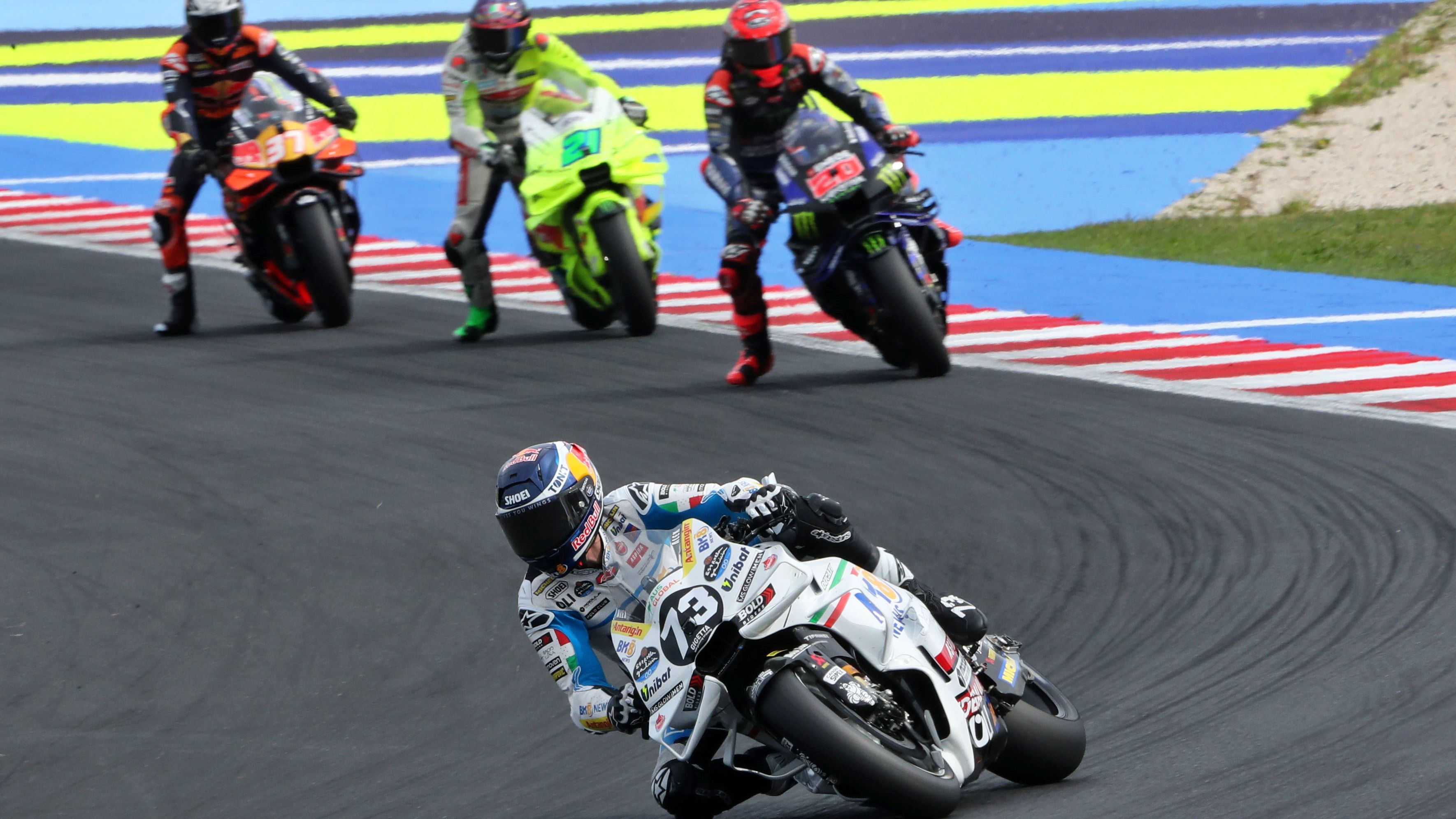 Álex Márquez se va de Fabio Quartararo, Franco Morbidelli y Pedro Acosta, MotoGP San Marino 2025