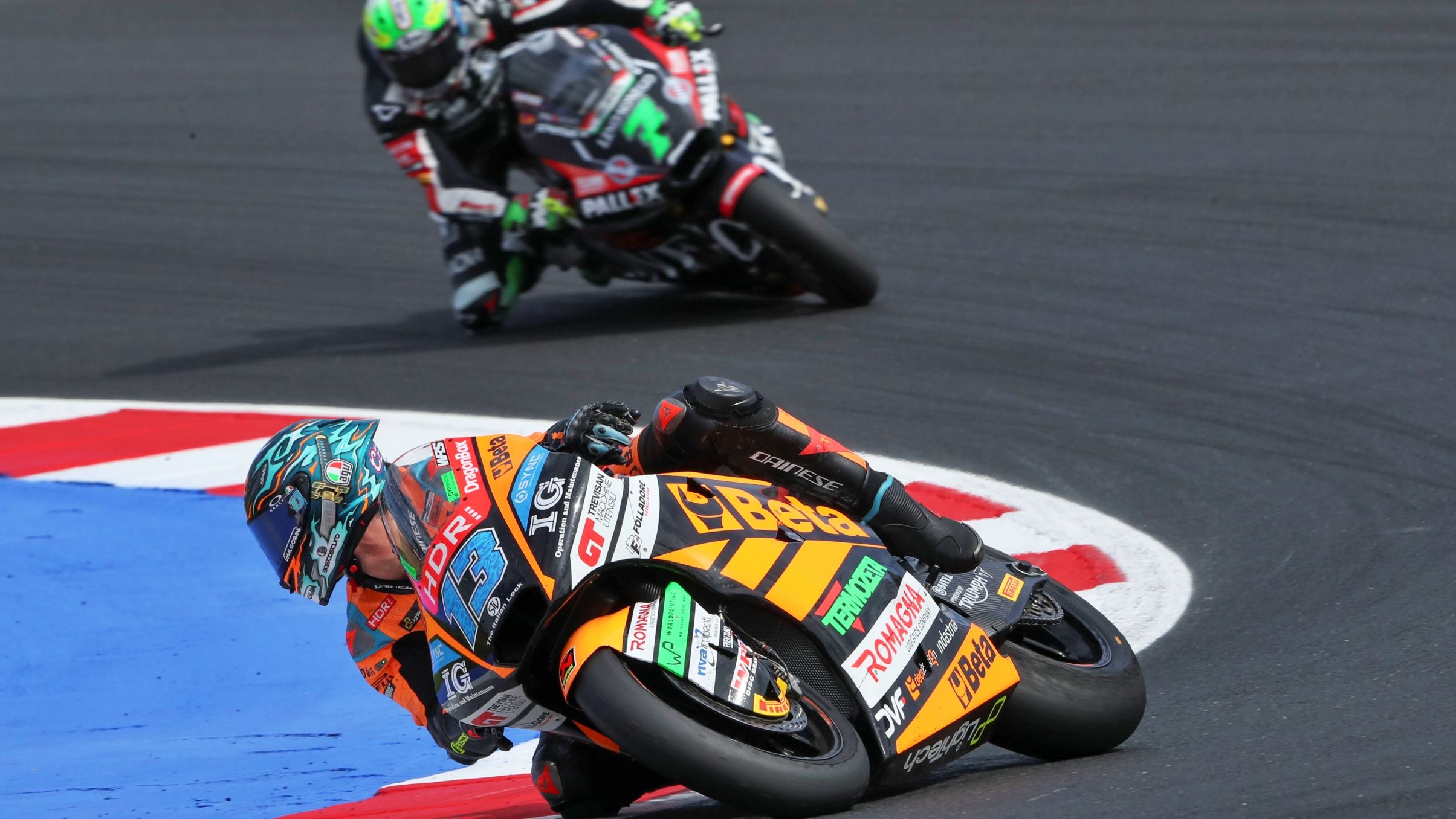 Celestino Vietti aguanta el empuje de Barry Baltus, Moto2 San Marino 2025