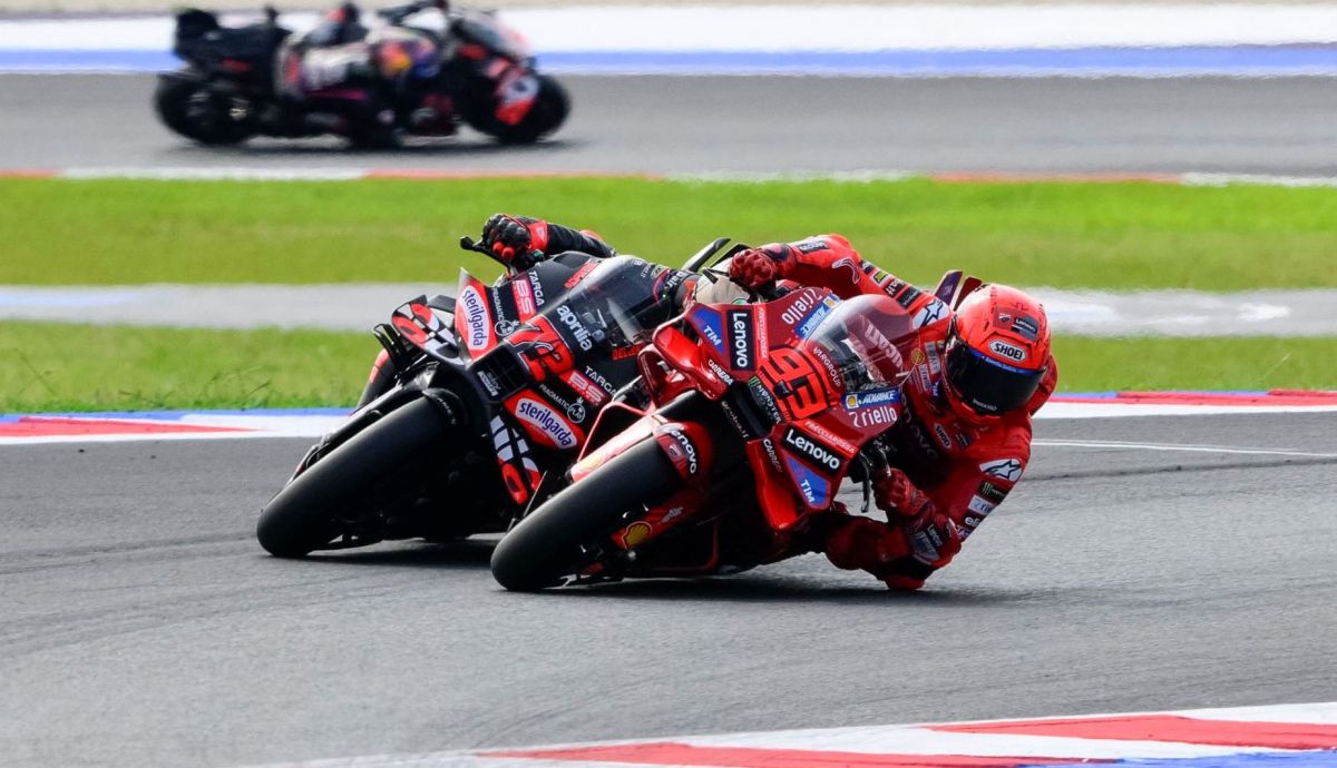 Marc Márquez supera a Marco Bezzecchi en el Sprint, MotoGP San Marino 2025 Marc Márquez supera a Marco Bezzecchi en el Sprint, MotoGP San Marino 2025