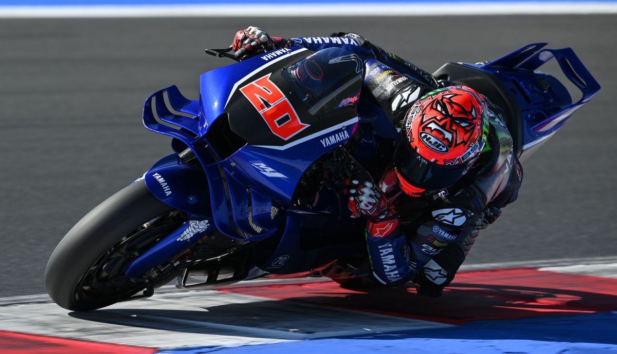 Fabio Quartararo sobre la Yamaha con el motor V4 Fabio Quartararo sobre la Yamaha con el motor V4