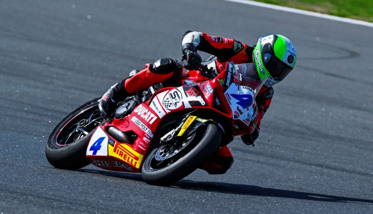 Marco Tapia lidera Supersport tras ganar las dos carreras