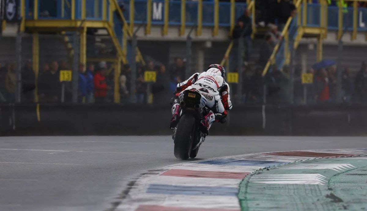 Scott Redding ganó una carrera acortada por la lluvia
