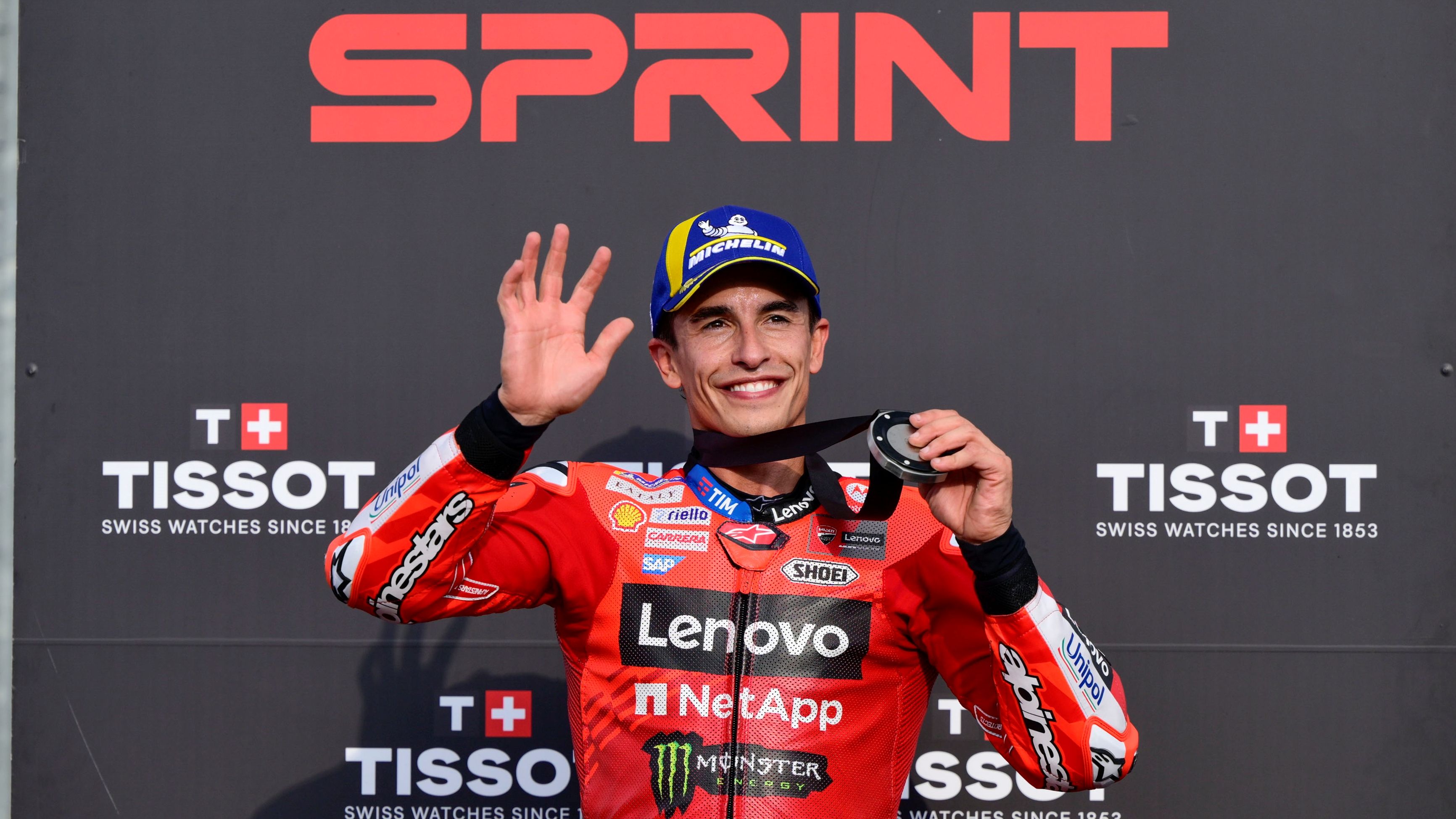 Marc Márquez celebra su segundo puesto en el Sprint de Japón