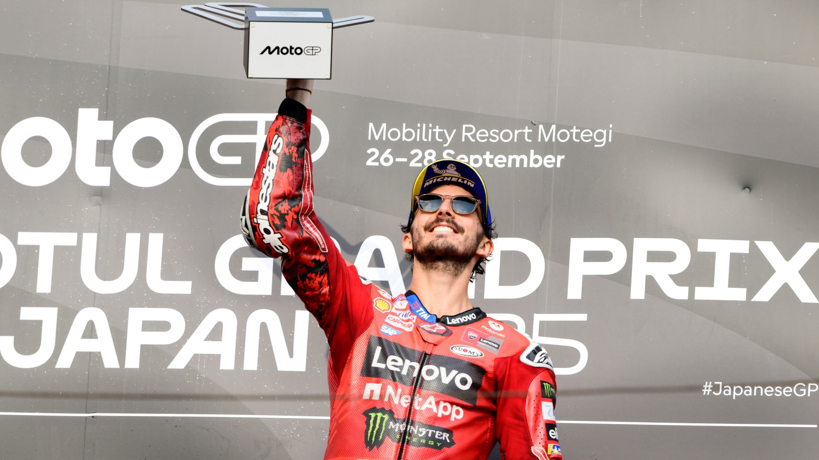 Pecco Bagnaia celebra su victoria en el GP de Japón 2025