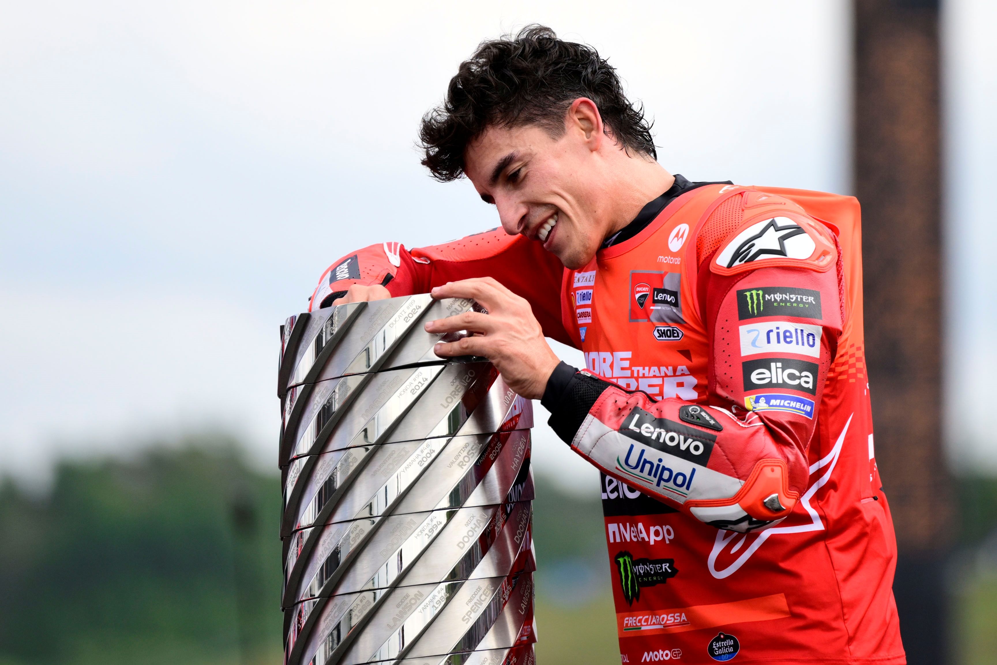Marc Márquez festeja su noveno título mundial tras conquistar MotoGP 2025 10
