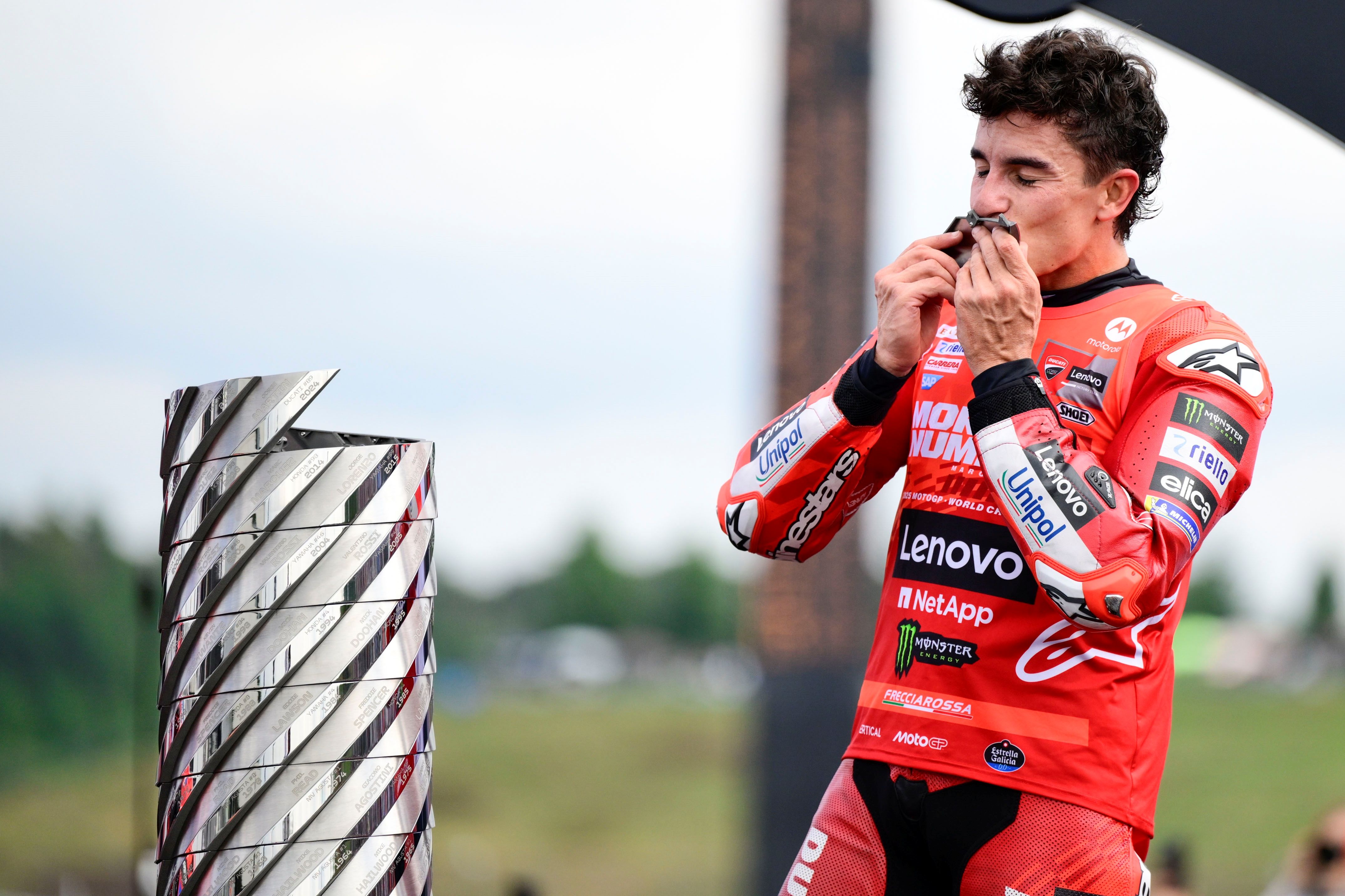 Marc Márquez festeja su noveno título mundial tras conquistar MotoGP 2025 22