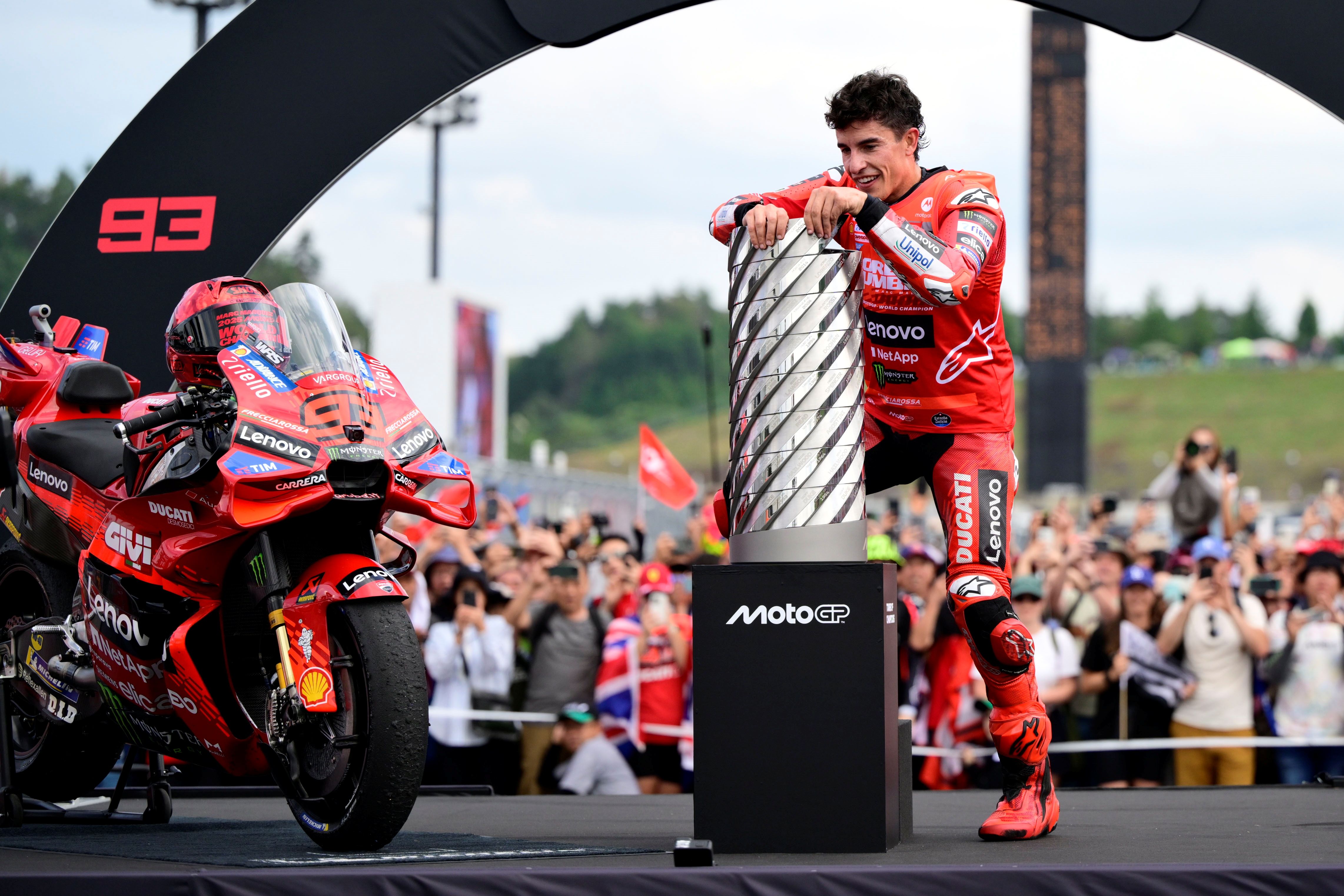 Marc Márquez festeja su noveno título mundial tras conquistar MotoGP 2025 29