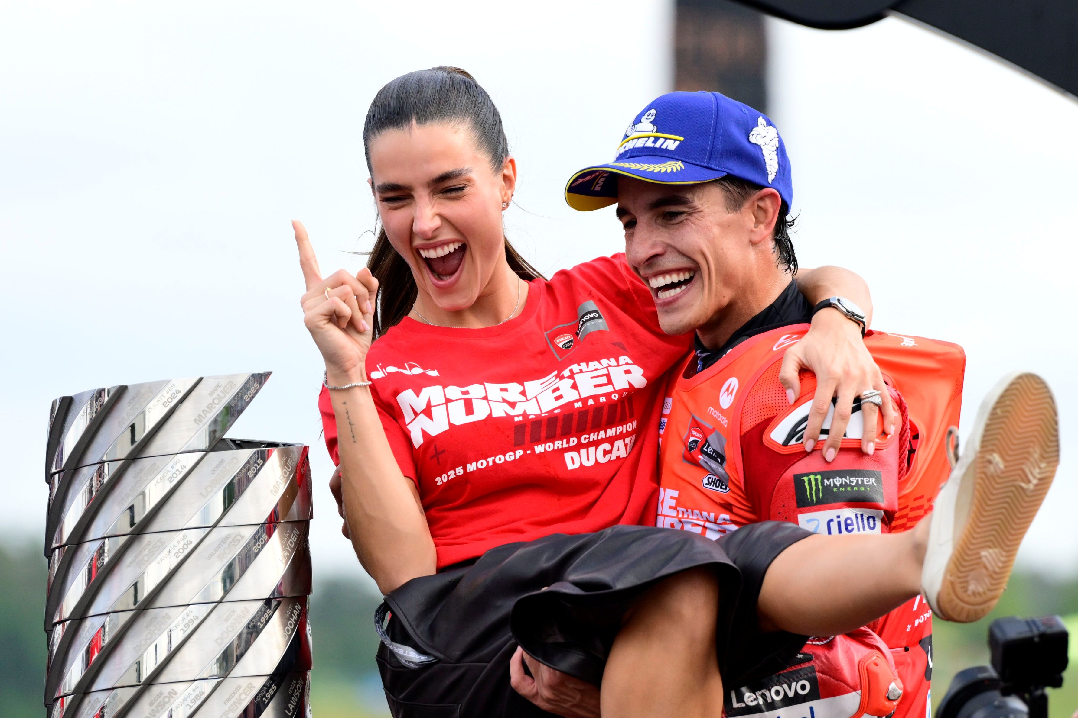 Marc Márquez festeja su noveno título mundial tras conquistar MotoGP 2025 30