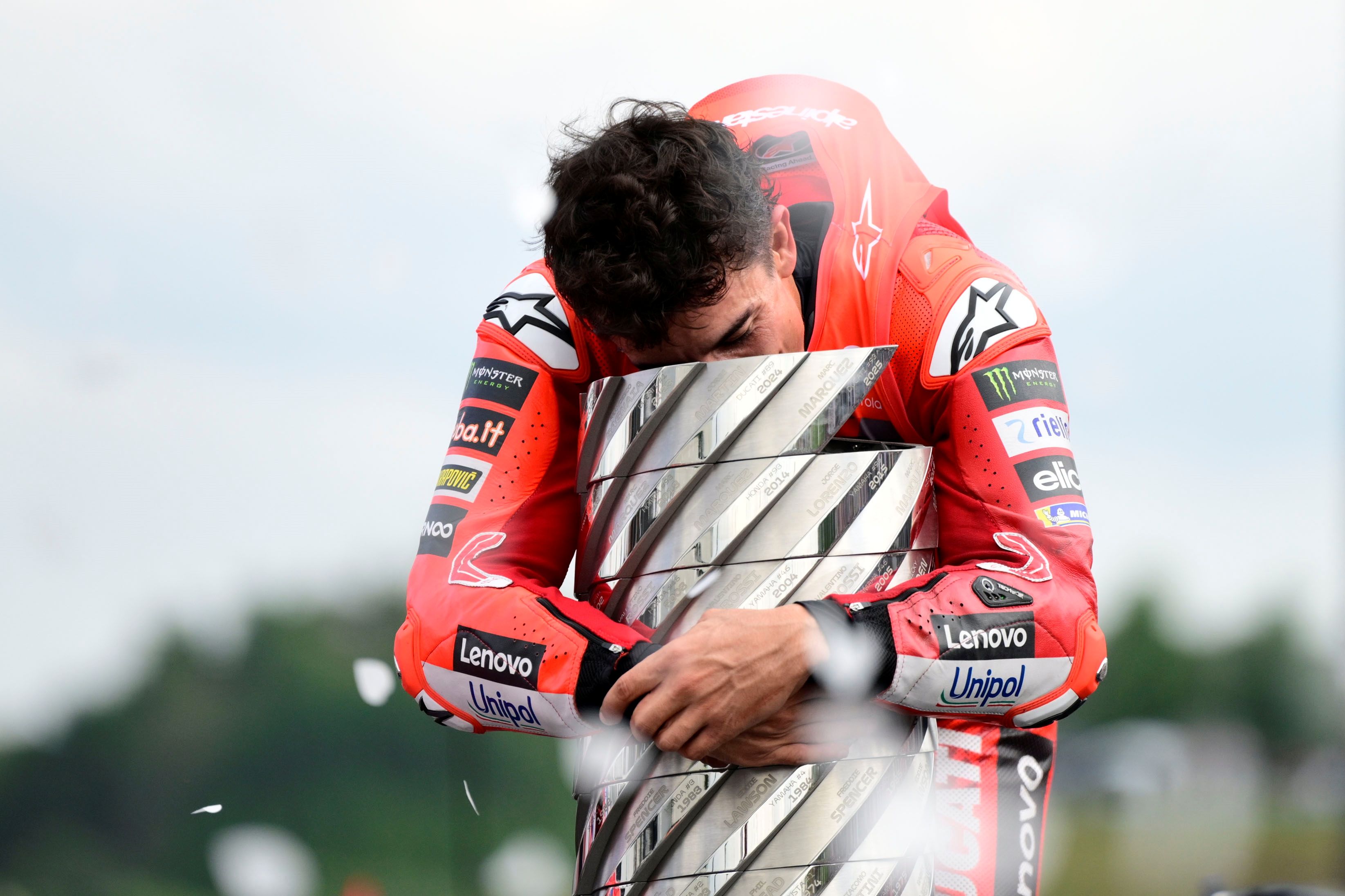 Marc Márquez festeja su noveno título mundial tras conquistar MotoGP 2025 36