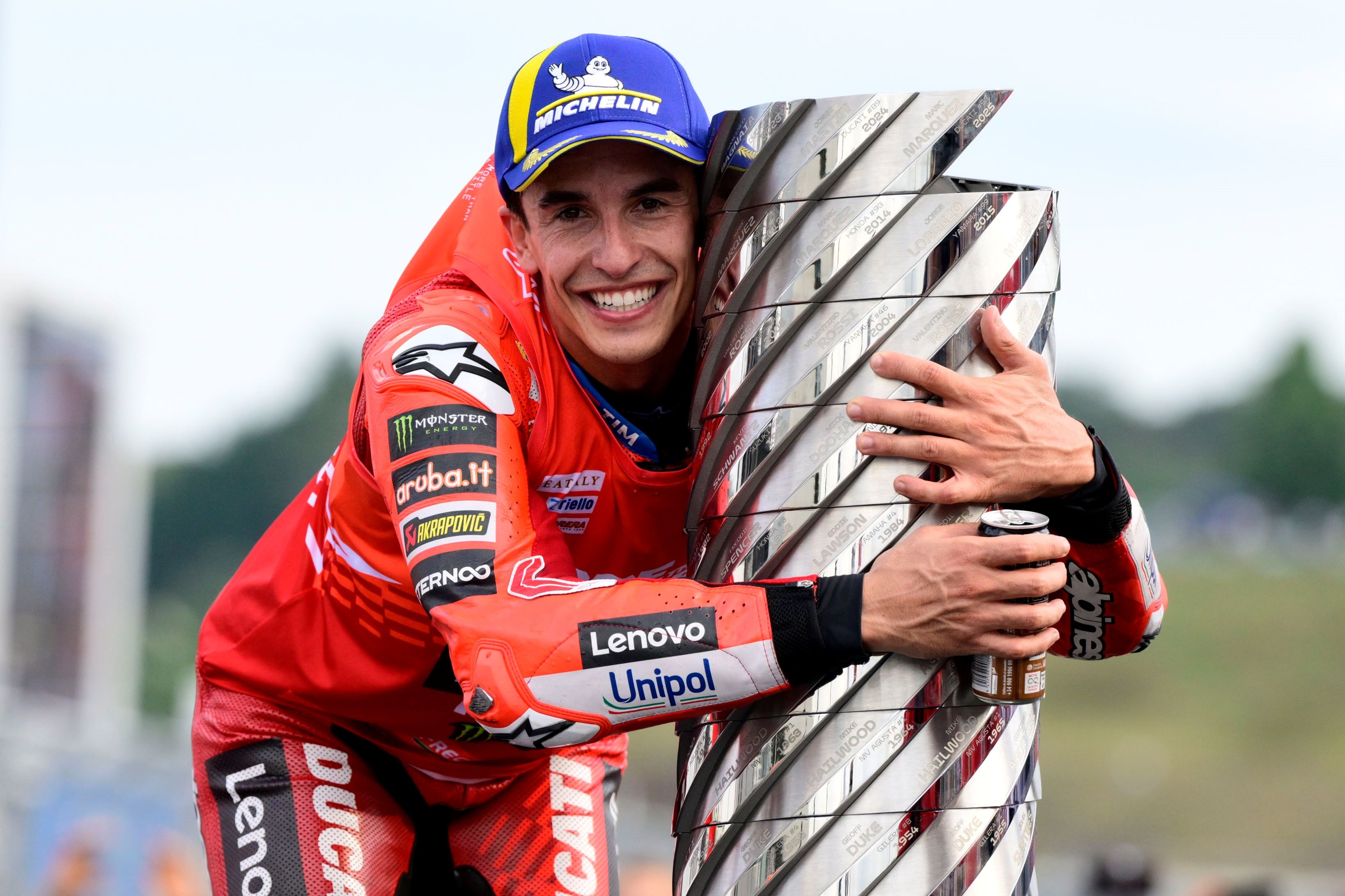Marc Márquez festeja su noveno título mundial tras conquistar MotoGP 2025 38