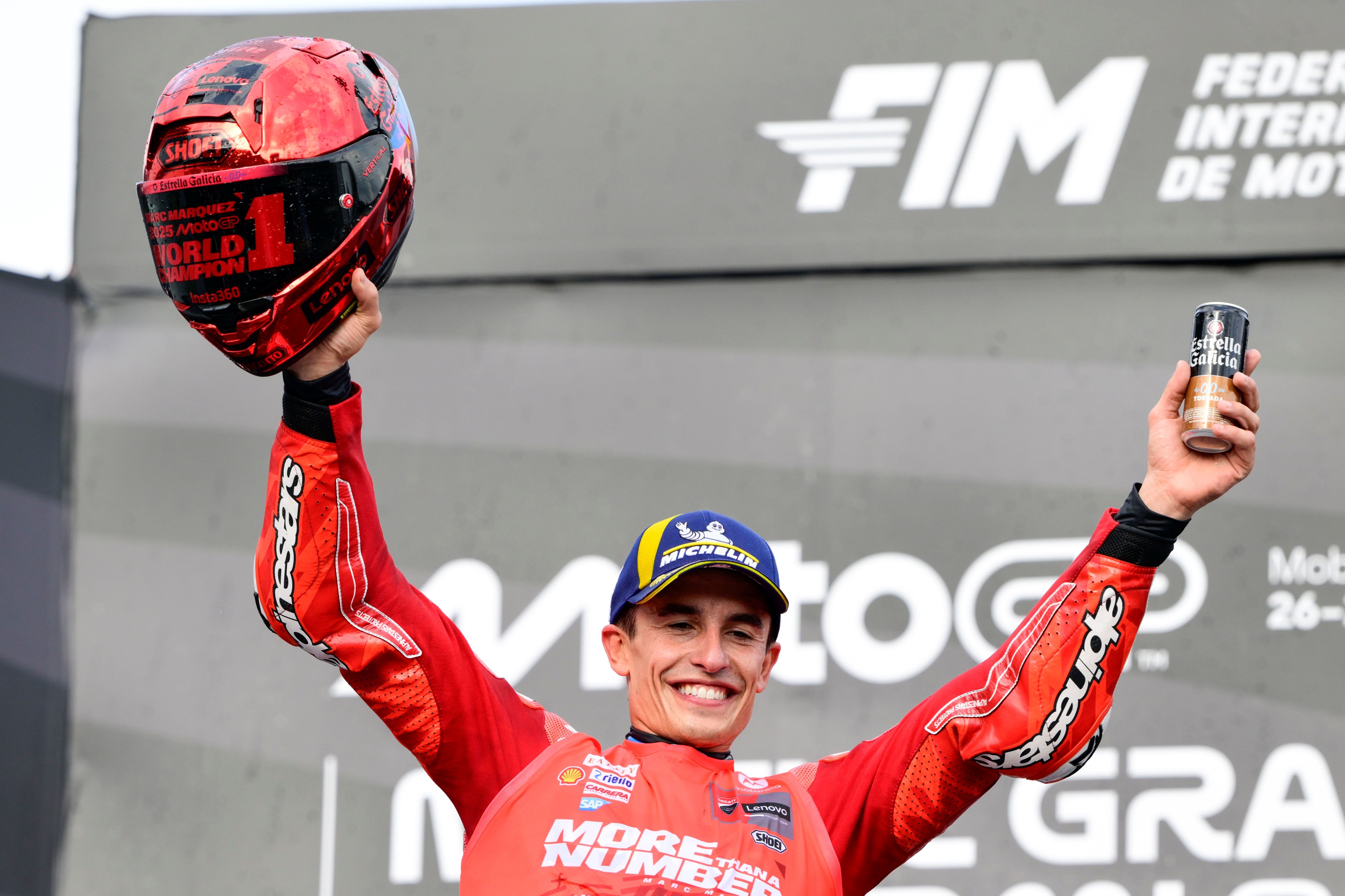 Marc Márquez festeja su noveno título mundial tras conquistar MotoGP 2025 42