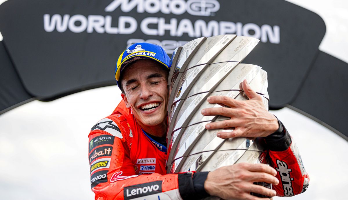 Marc Márquez festeja su noveno título mundial tras conquistar MotoGP 2025 26