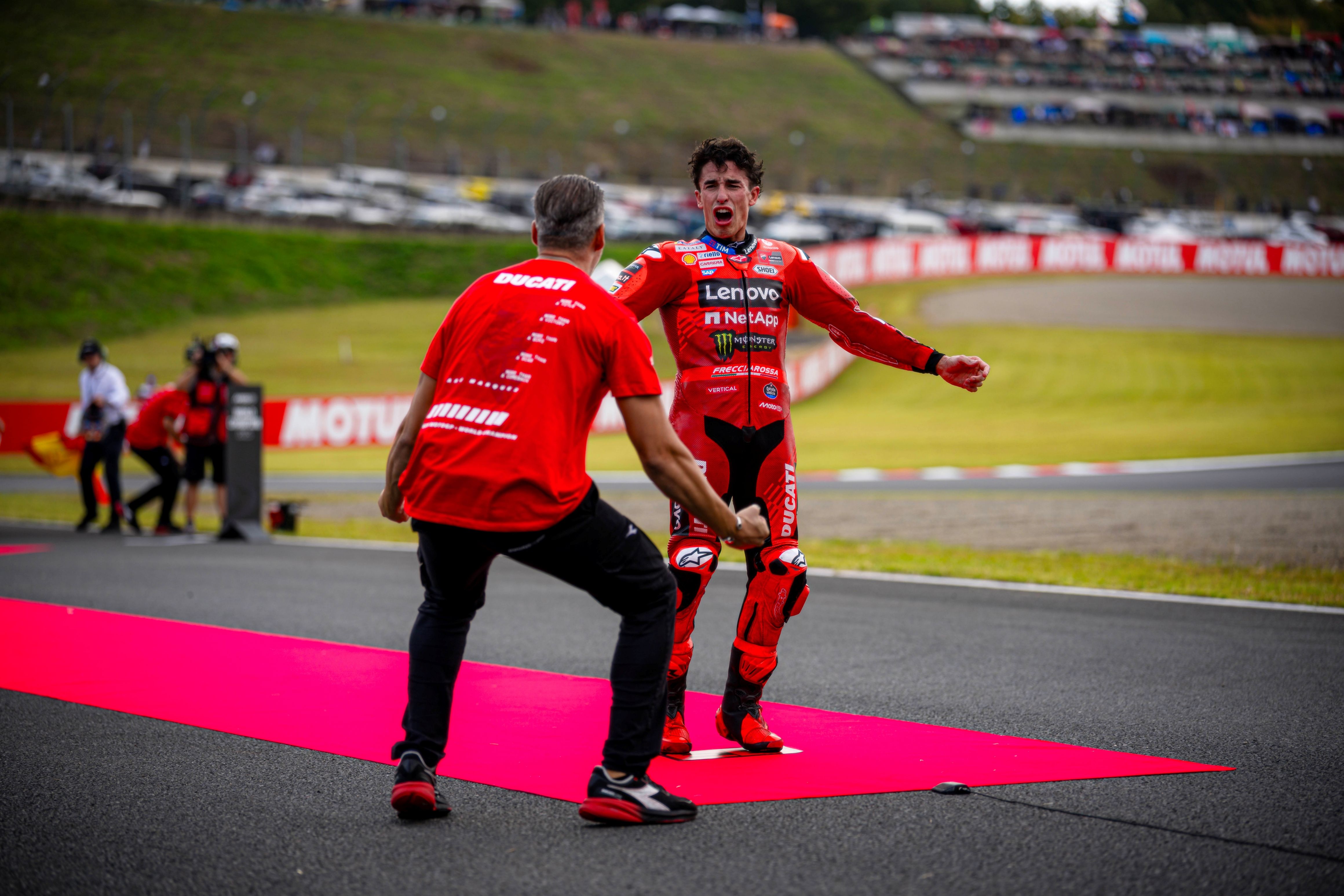 Marc Márquez festeja su noveno título mundial tras conquistar MotoGP 2025 48