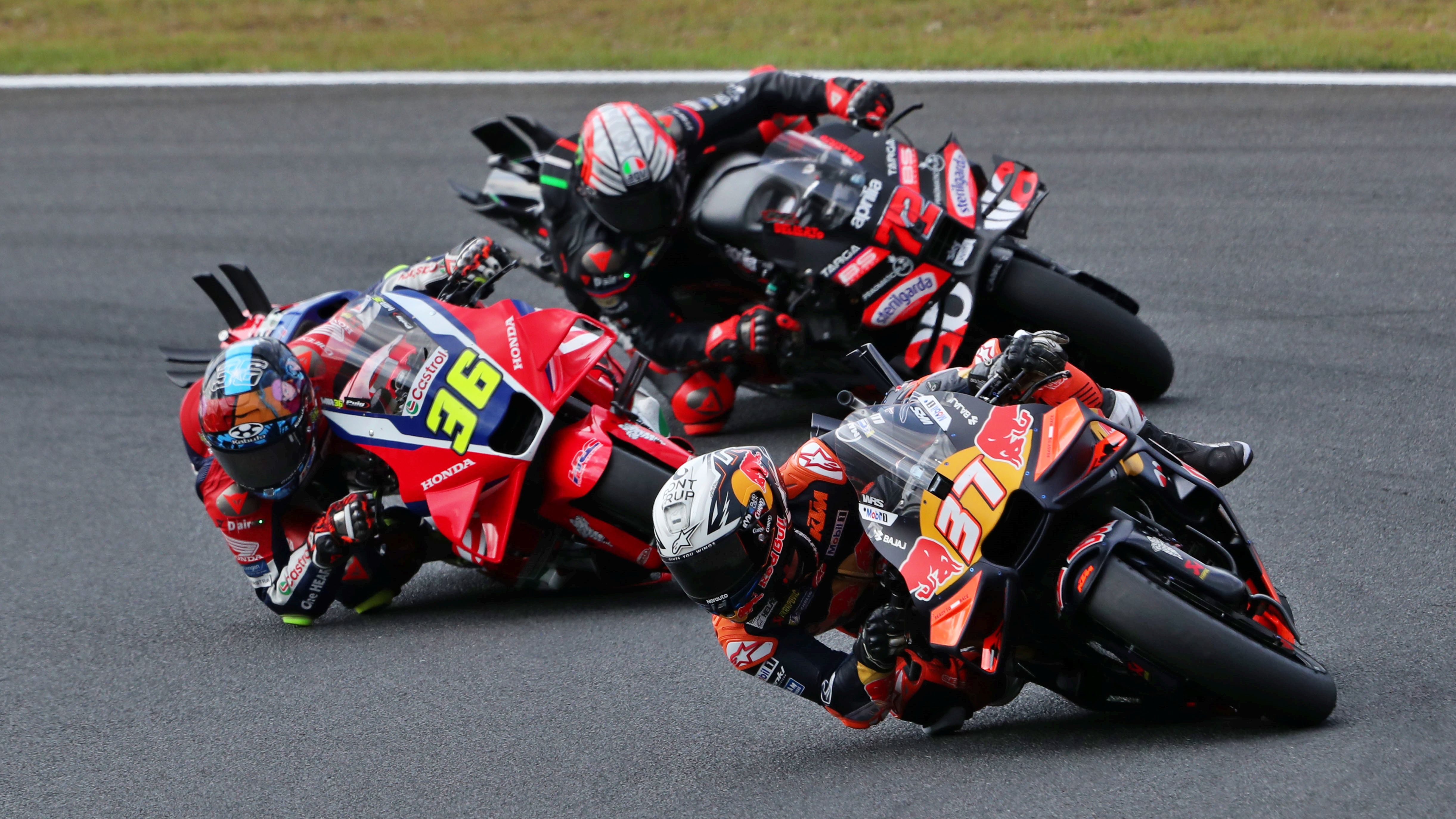 Joan Mir pasa a Marco Bezzecchi a la espalda de Pedro Acosta, MotoGP Japón 2025